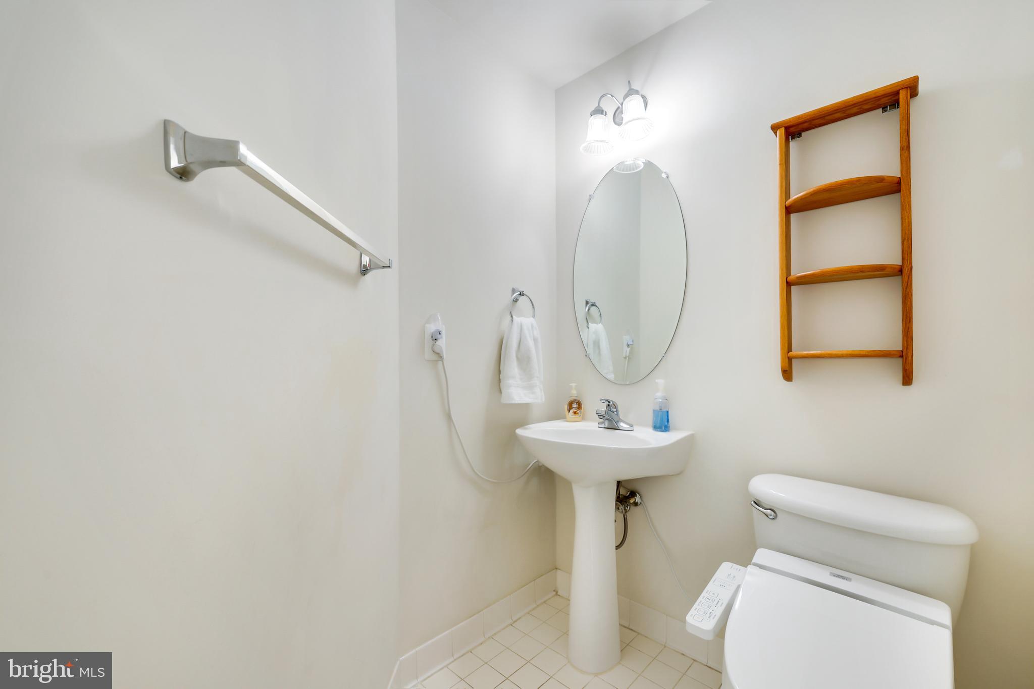 BROAD RUN OAKS - Residential