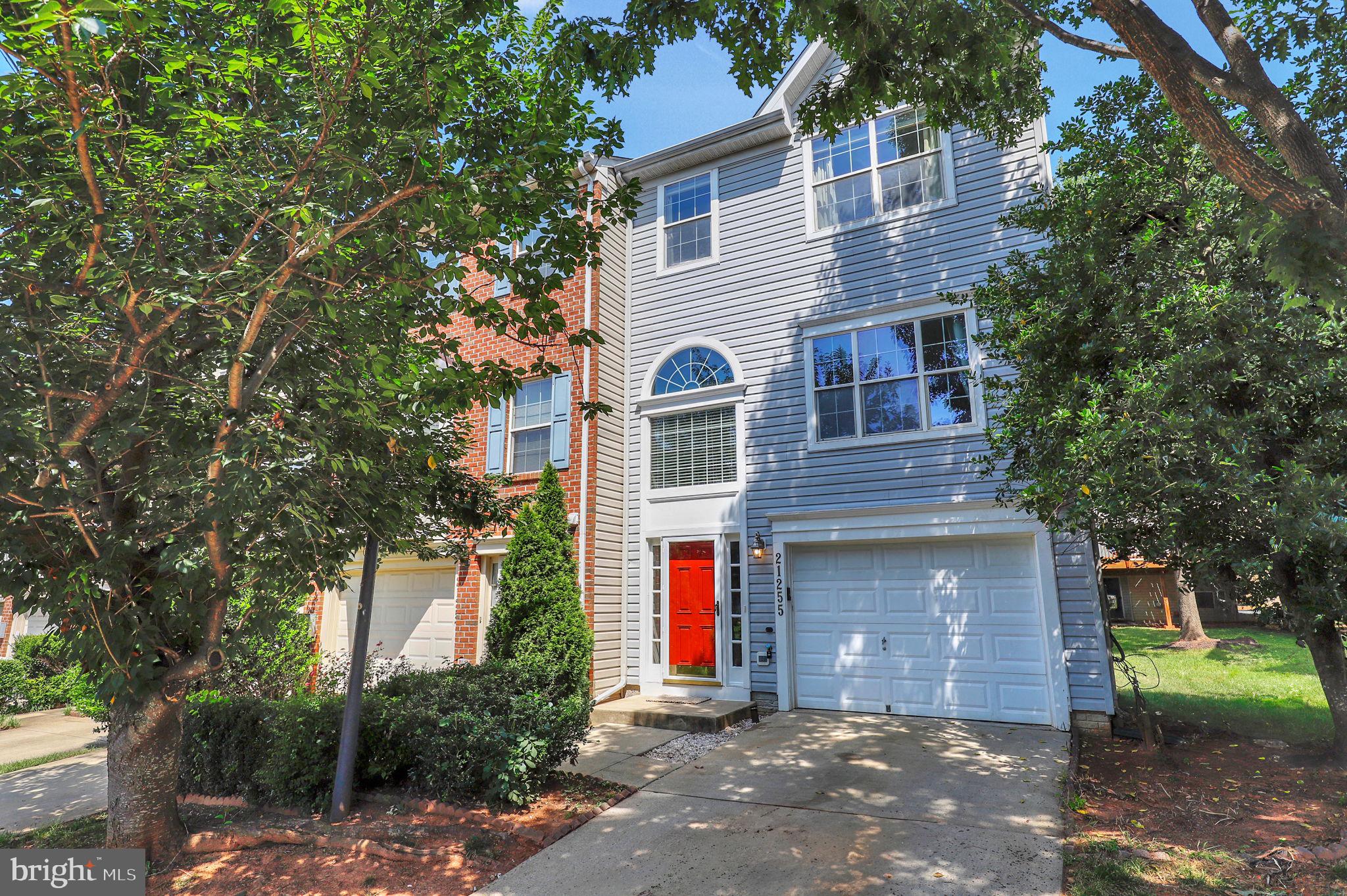 MILESTONE TOWNHOUSES - Residential