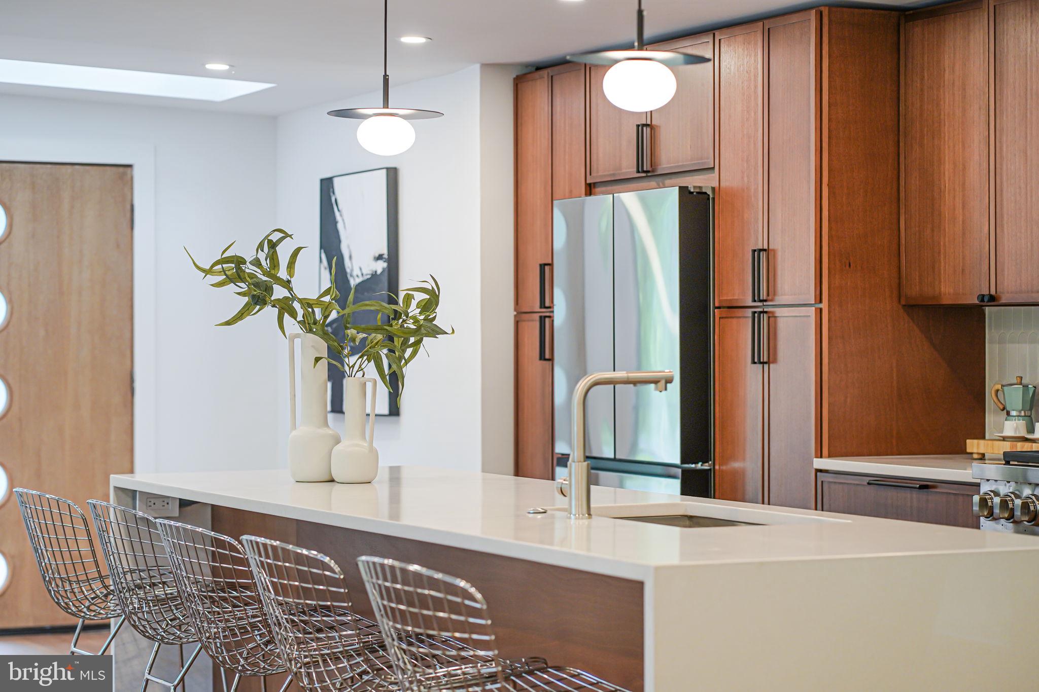 LAKE BARCROFT - Residential