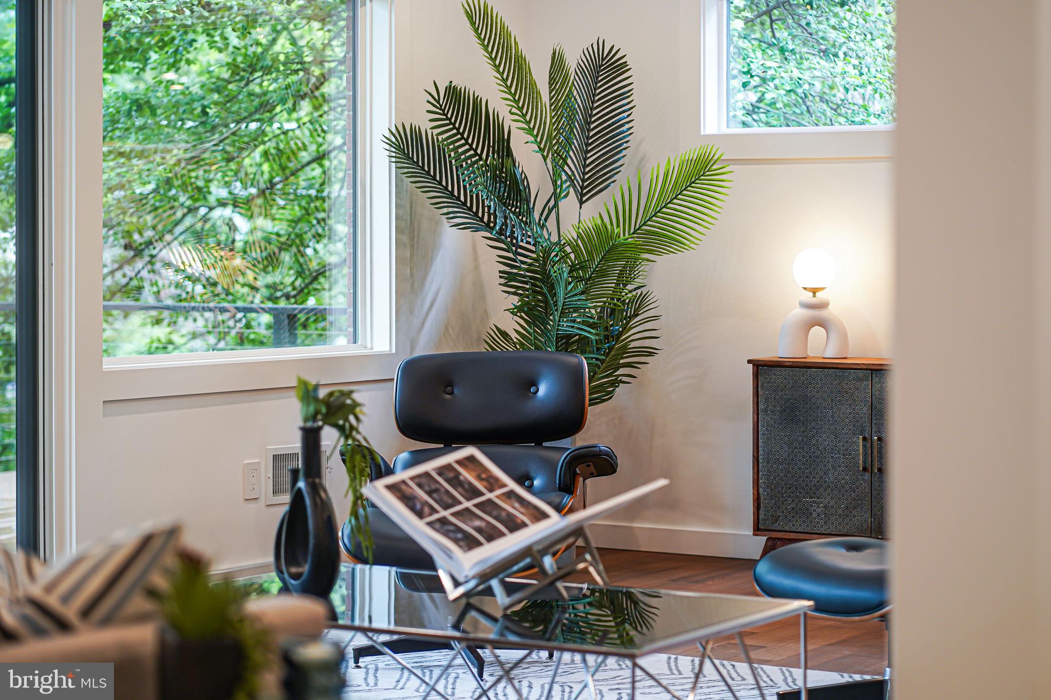 LAKE BARCROFT - Residential