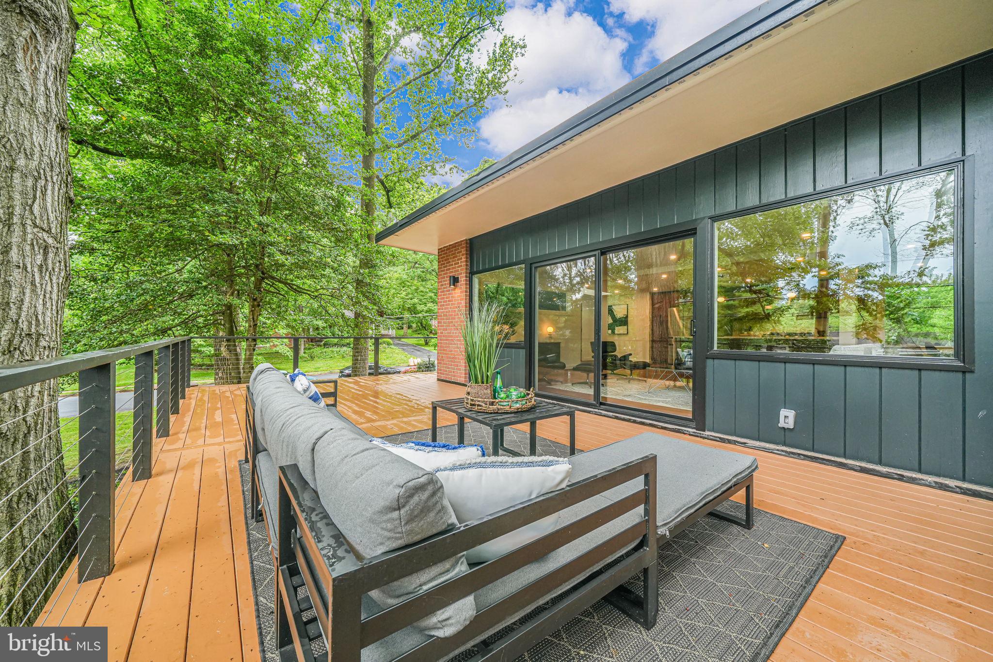 LAKE BARCROFT - Residential