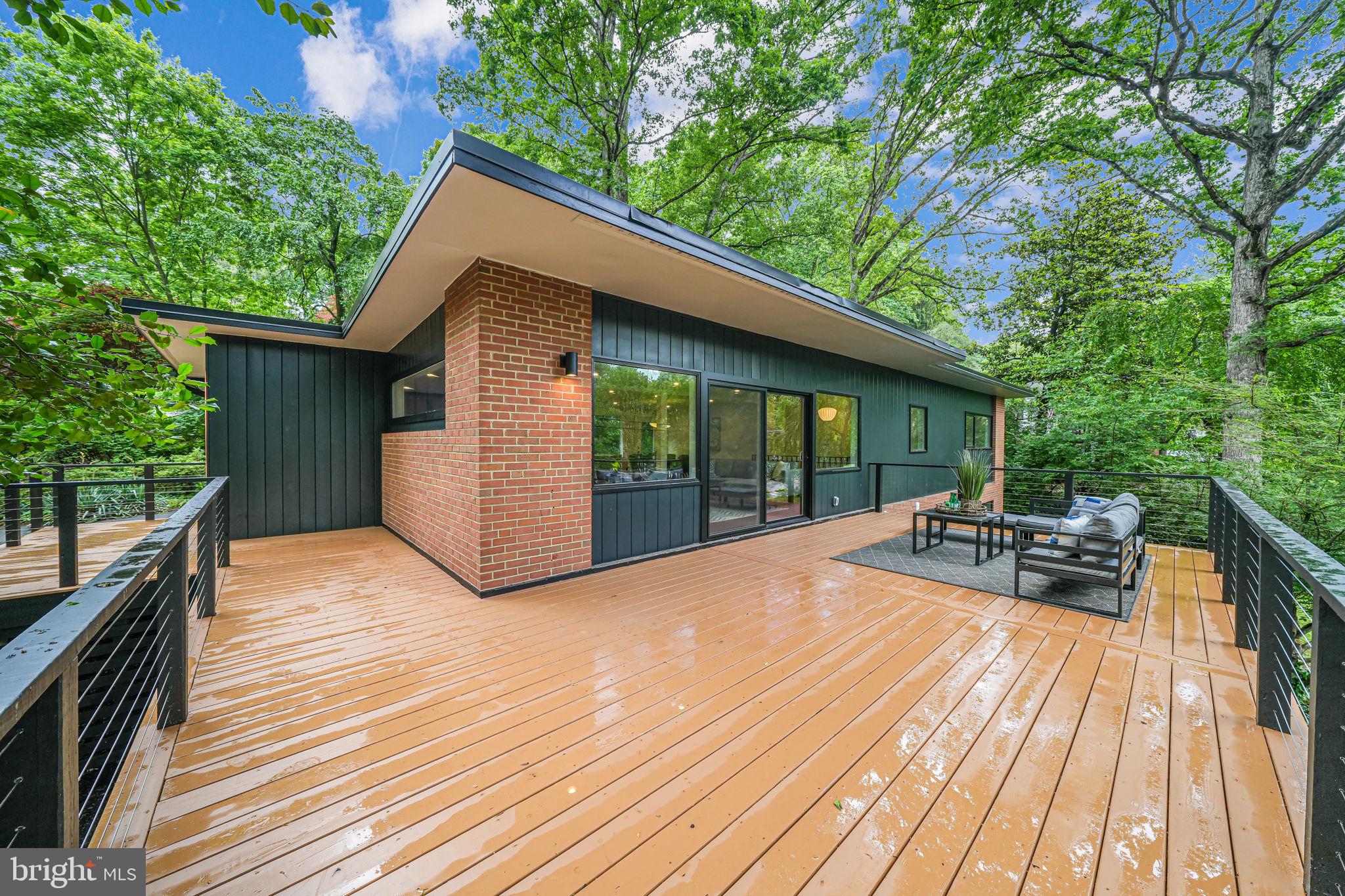 LAKE BARCROFT - Residential