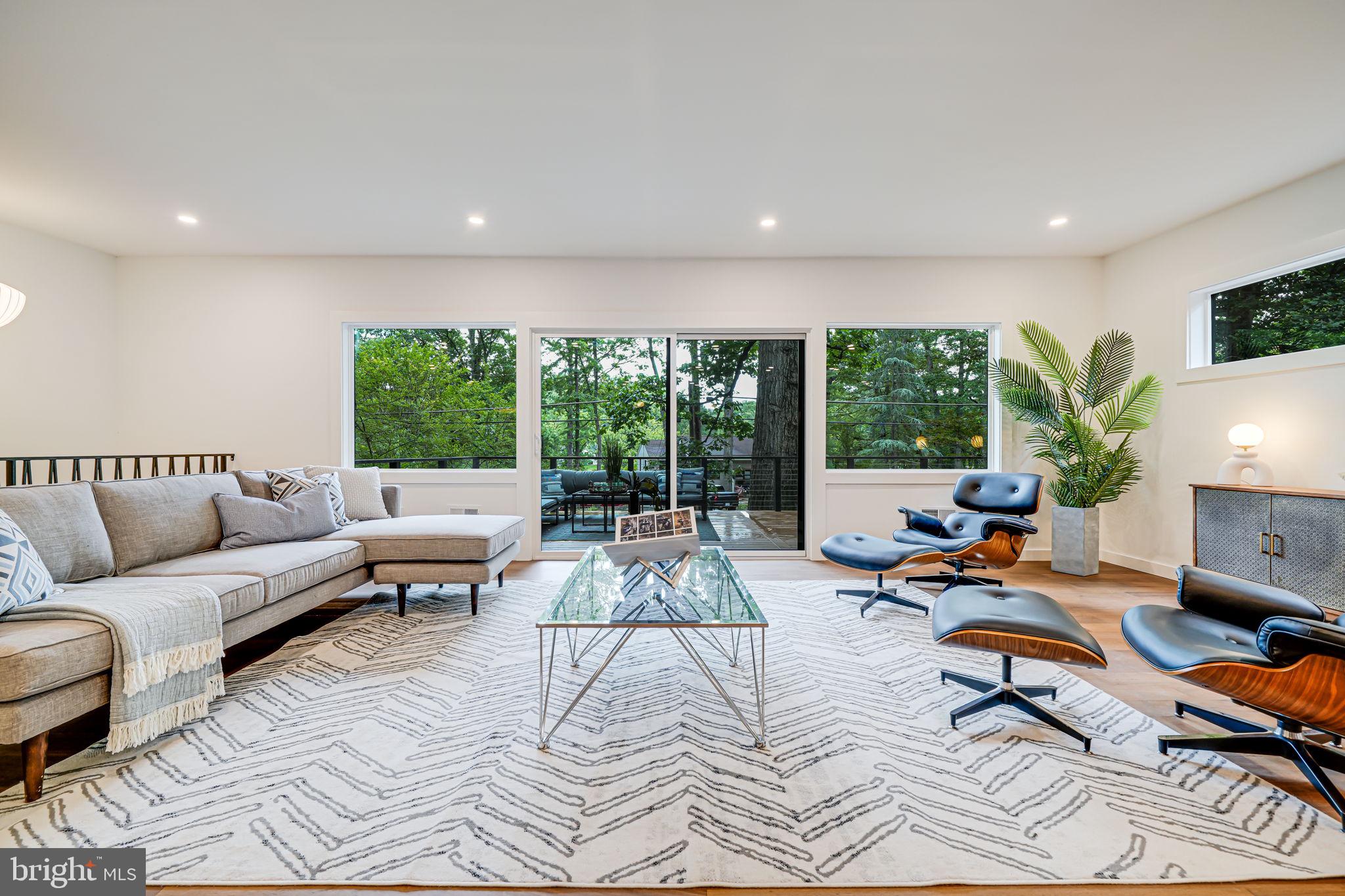 LAKE BARCROFT - Residential