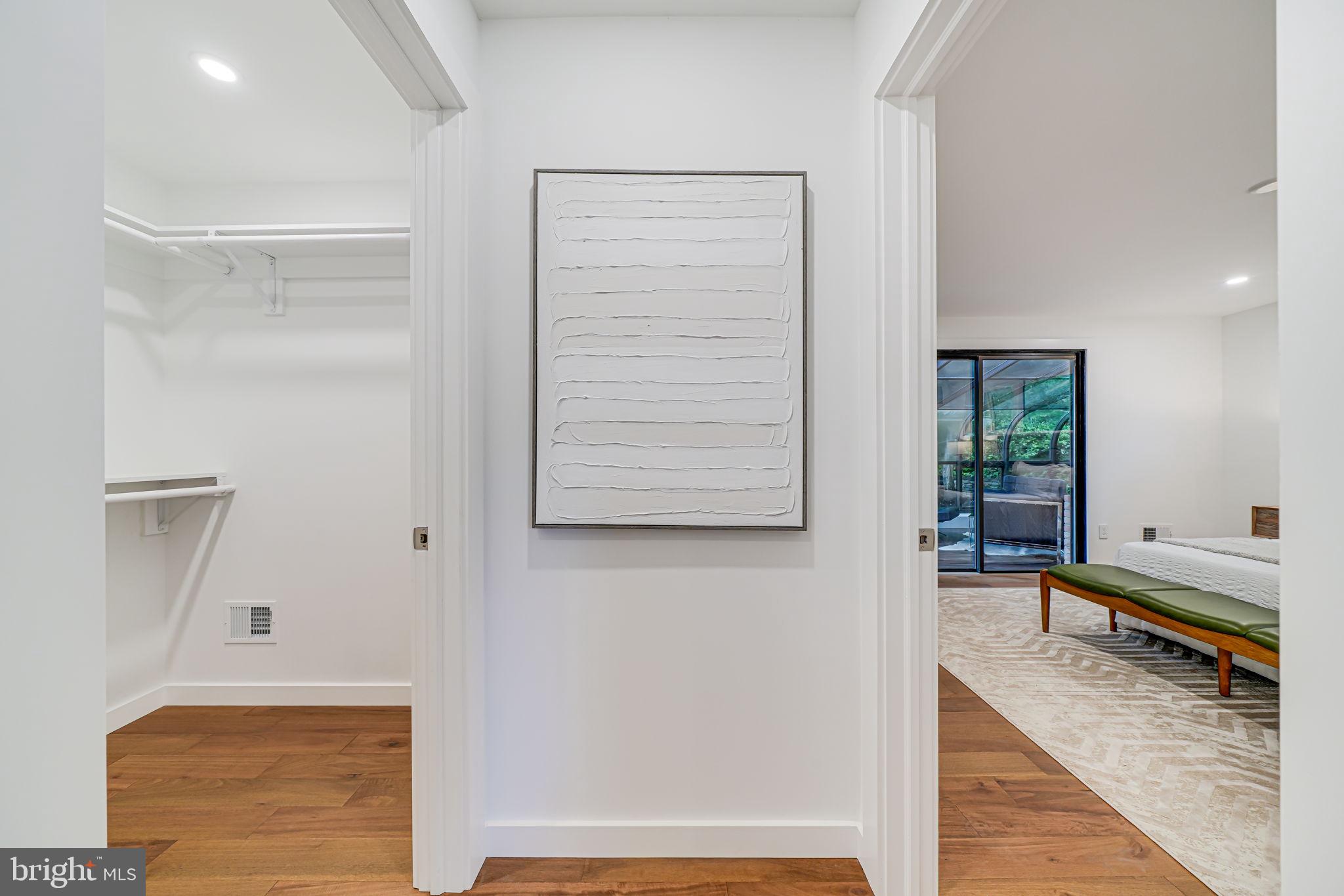 LAKE BARCROFT - Residential