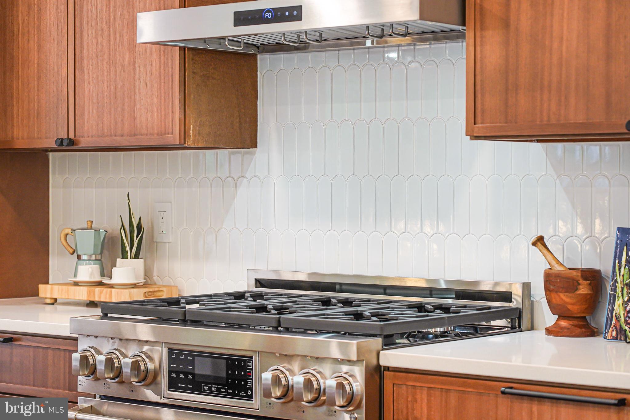 LAKE BARCROFT - Residential