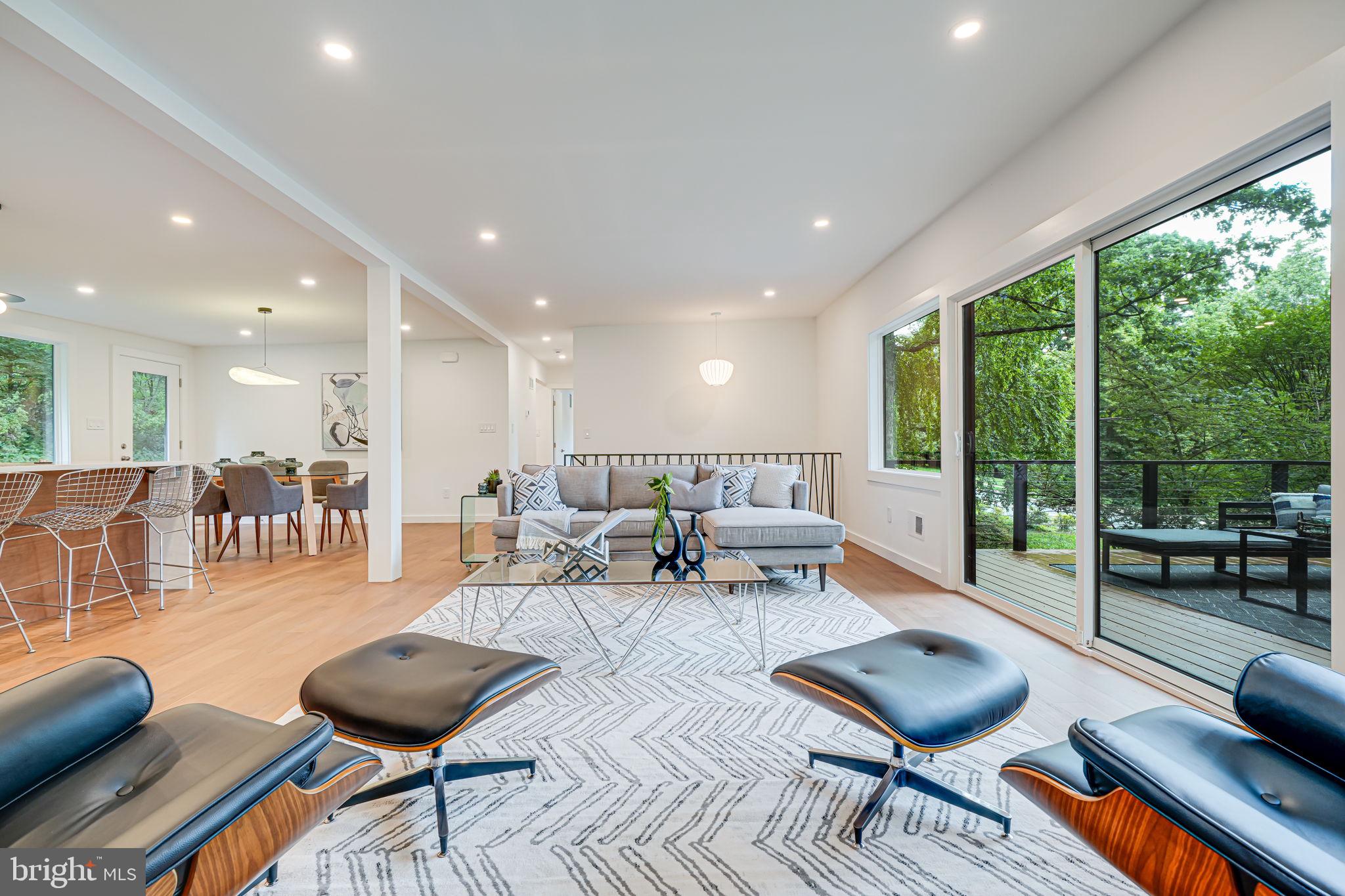 LAKE BARCROFT - Residential