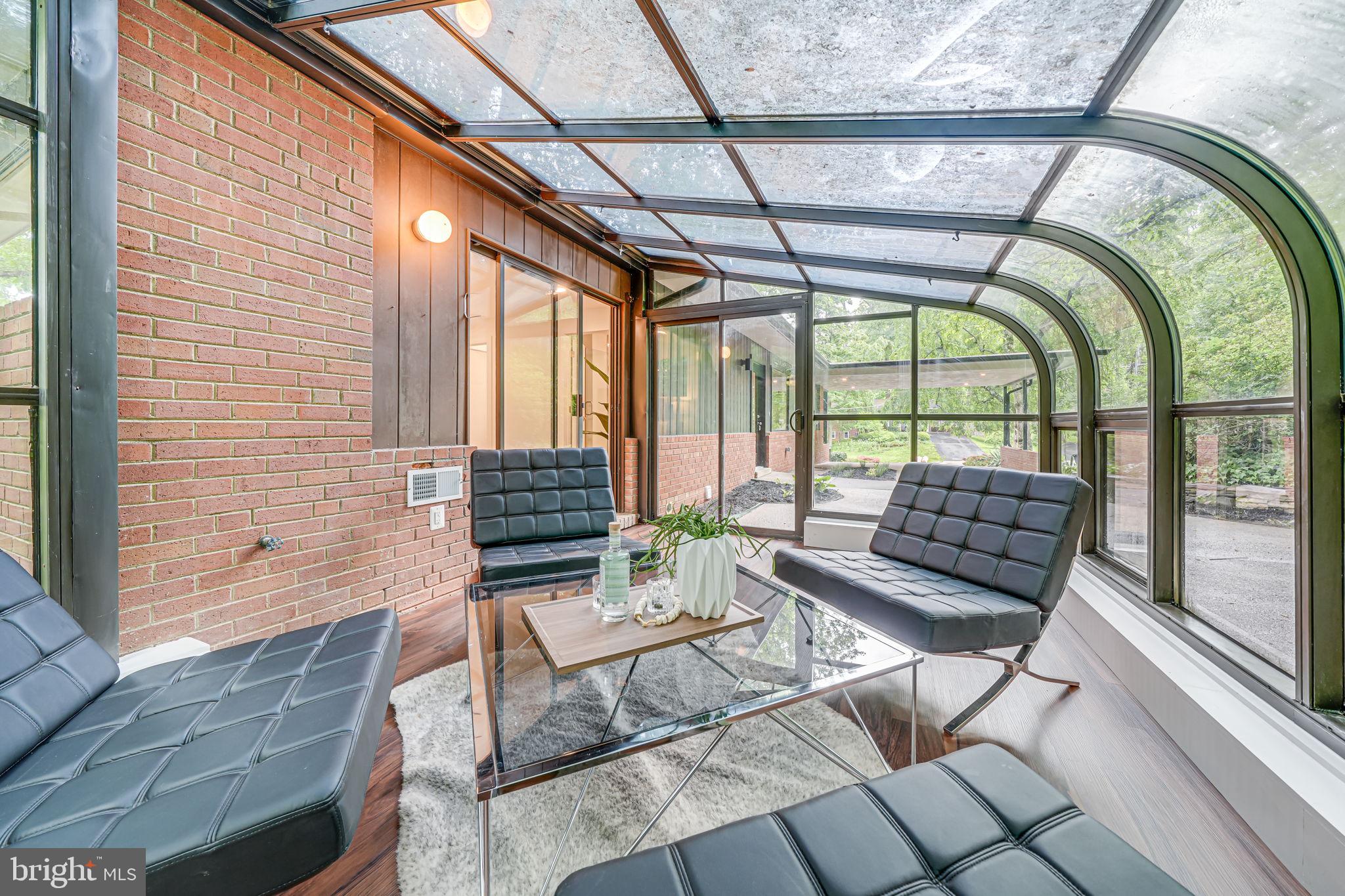 LAKE BARCROFT - Residential