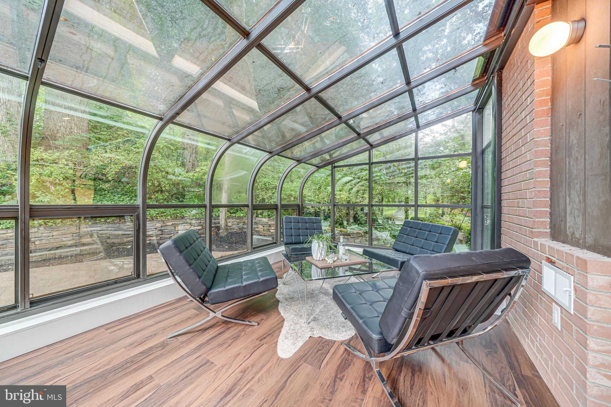 LAKE BARCROFT - Residential