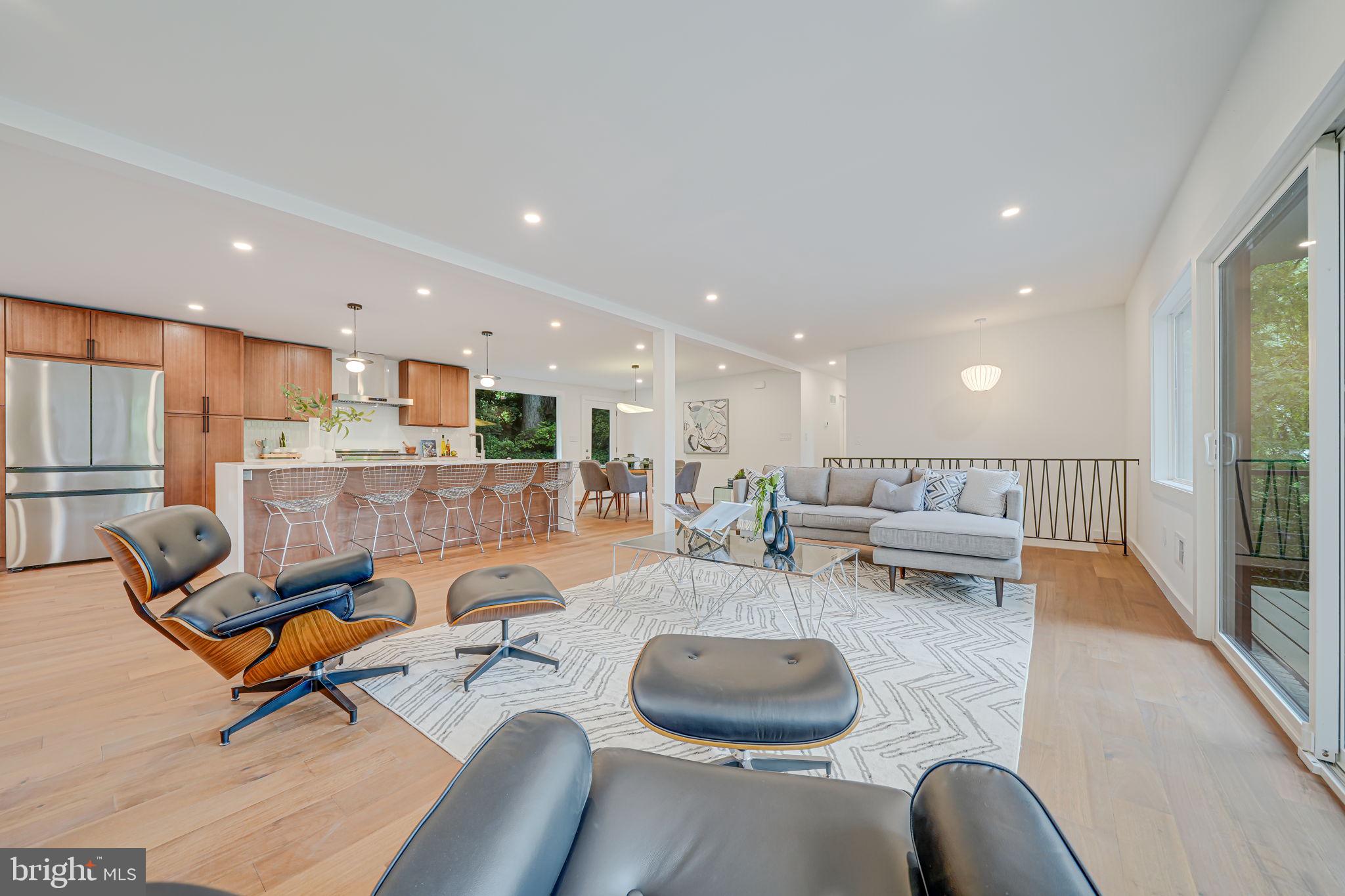 LAKE BARCROFT - Residential