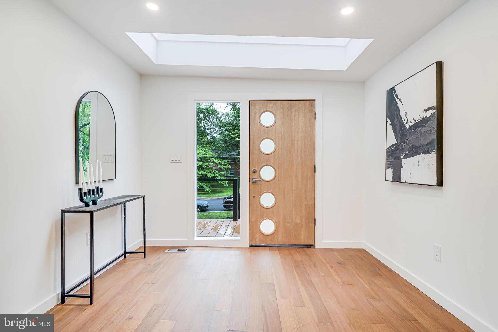 LAKE BARCROFT - Residential