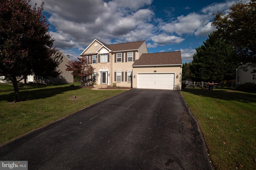 Outstanding "Oxford" 2 Story now available in popular Stonefield, located in the sought-after Appoquinimink School District! This home has great curb appeal boasting vinyl siding and an updated roof (2021). The foyer features  beautiful tile flooring that extends to the powder room, laundry room, and the spacious kitchen with a center island, tile backsplash, and no shortage of cabinet space! The family room has a cozy fireplace, and opens to the formal living room. The second floor has a full bathroom, and 4 generously sized bedrooms which includes the primary suite featuring a walk-in closet and its own full bathroom with a soaking tub! Additional features include: a formal dining room, natural gas heat, radon system, and a massive backyard with a large patio. Located conveniently within walking distance to both community parks, and just minutes from major routes making your commute an absolute breeze! This would make a wonderful place to call your next home!
