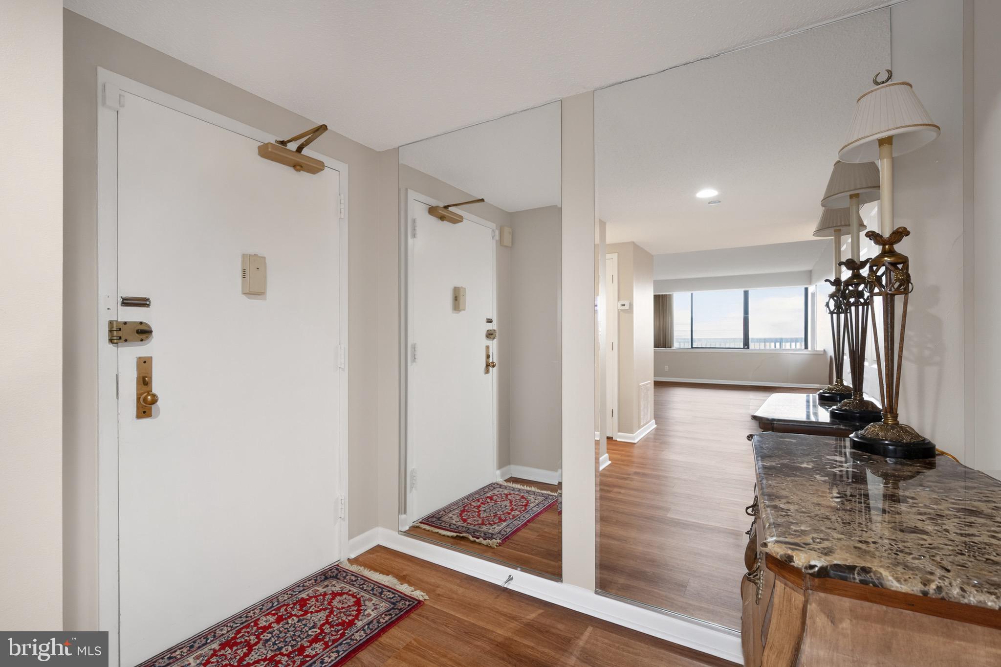 SKYLINE HOUSE - Residential