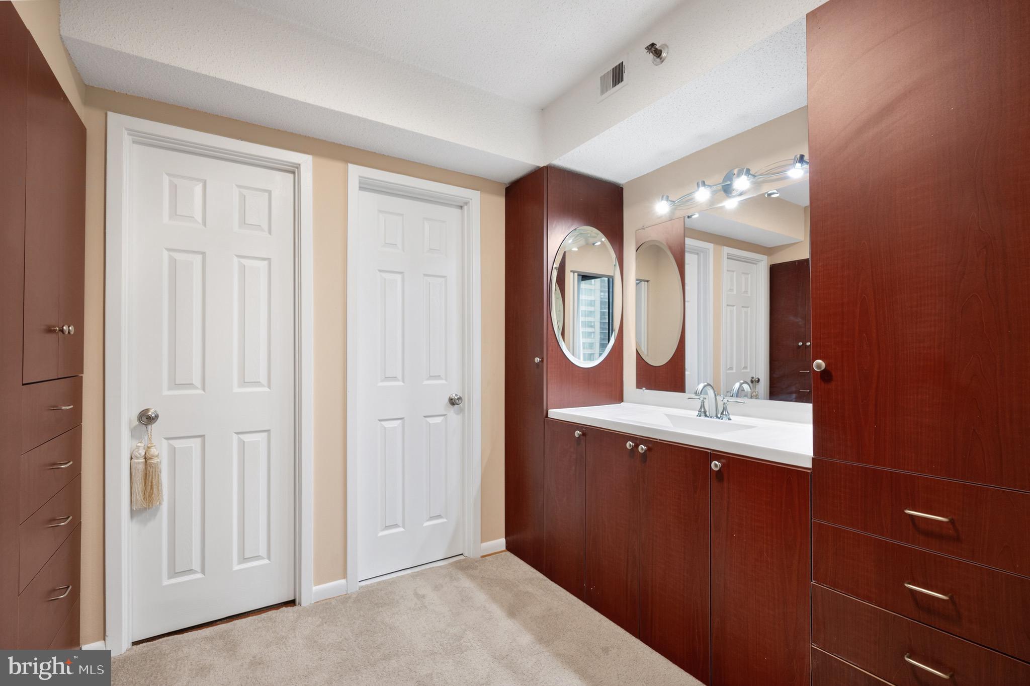 SKYLINE HOUSE - Residential