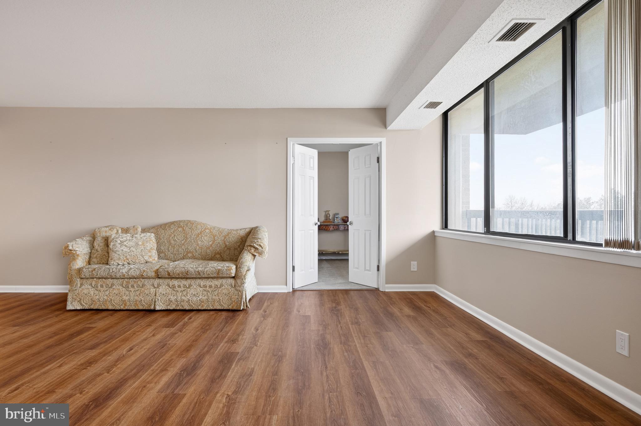 SKYLINE HOUSE - Residential