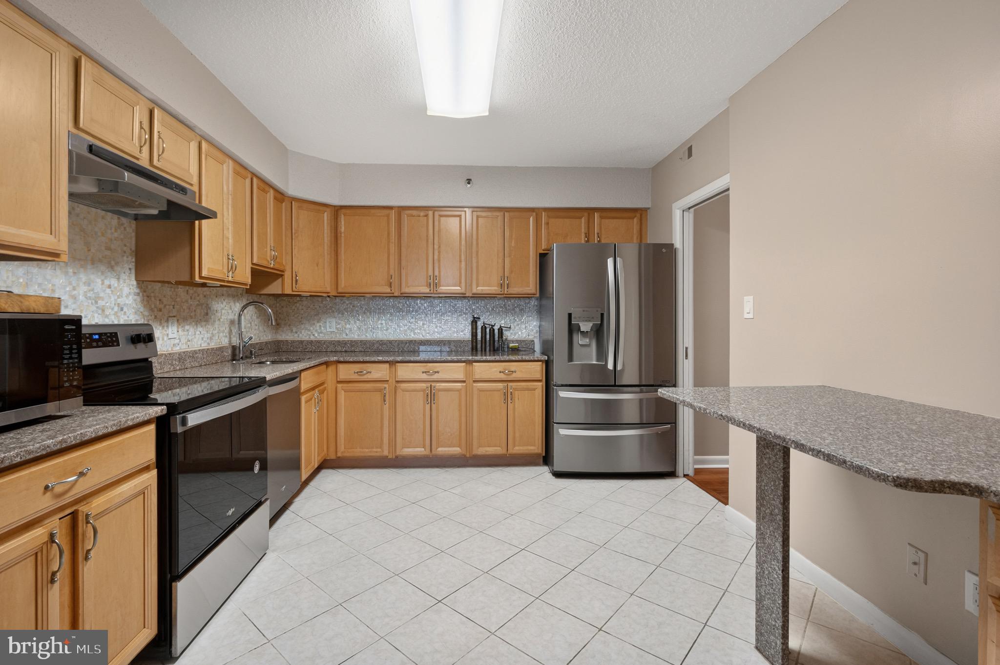 SKYLINE HOUSE - Residential