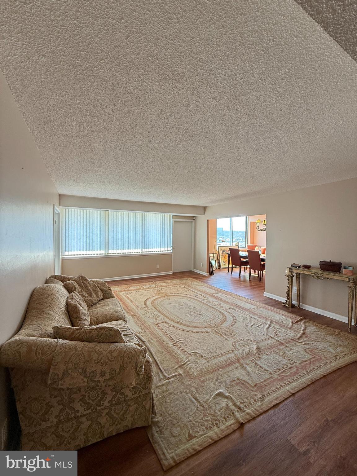 SKYLINE HOUSE - Residential