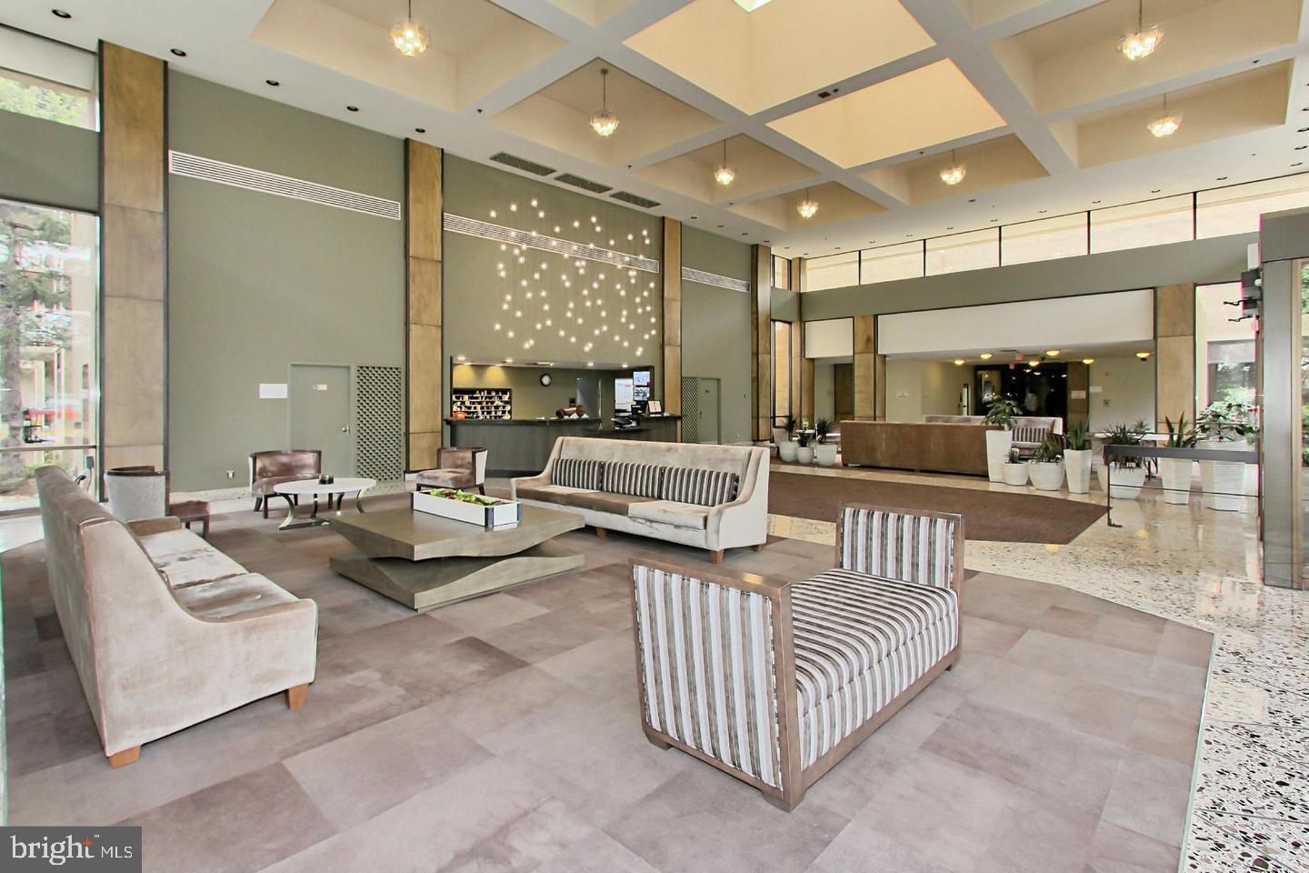 SKYLINE HOUSE - Residential