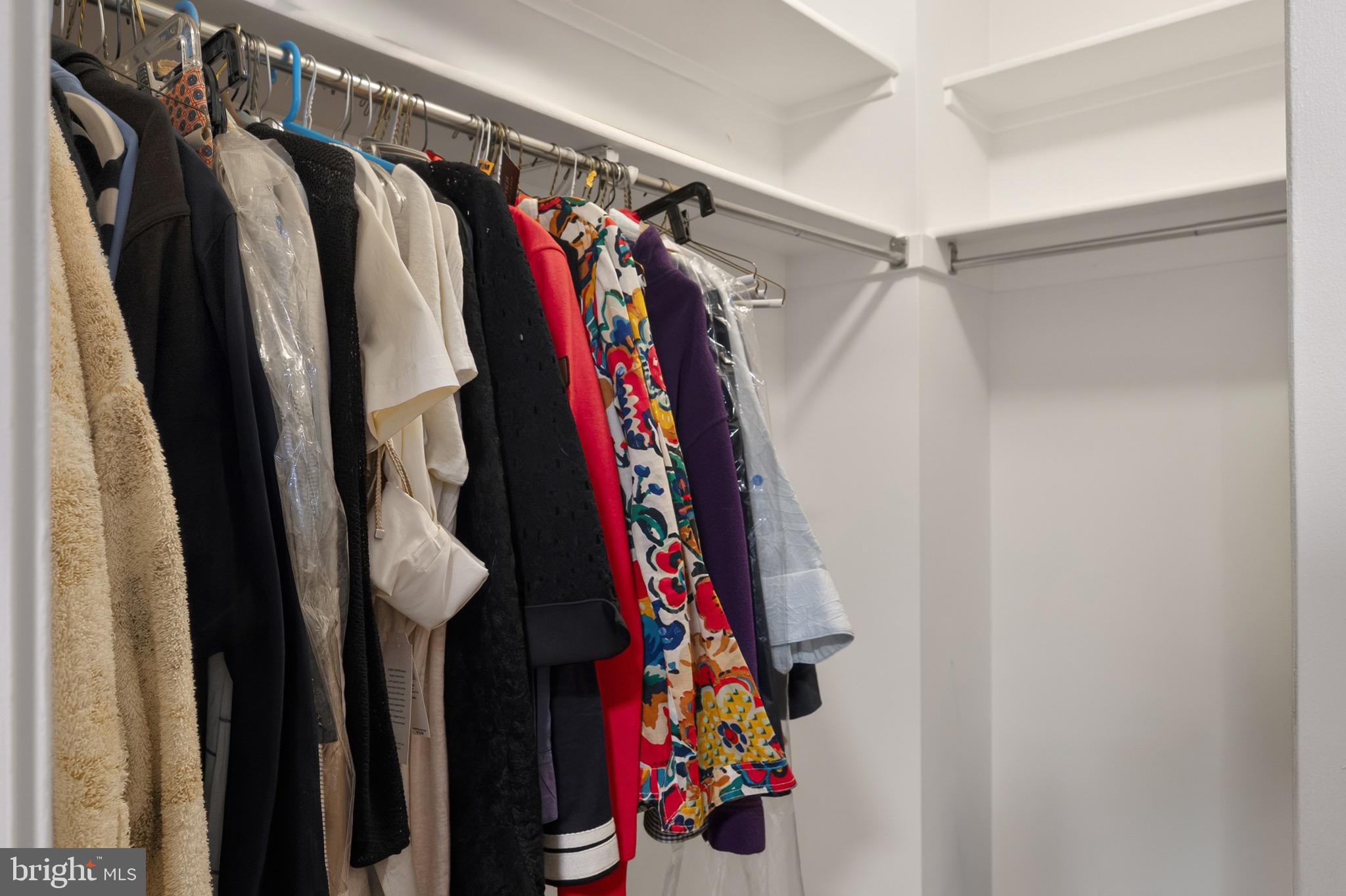 SKYLINE HOUSE - Residential