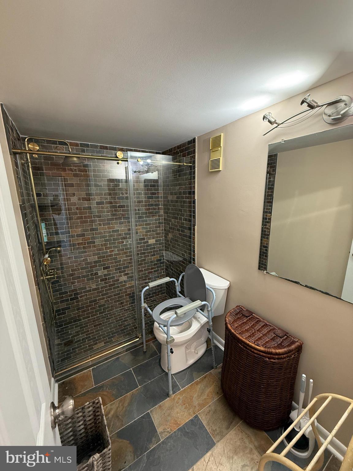 SKYLINE HOUSE - Residential