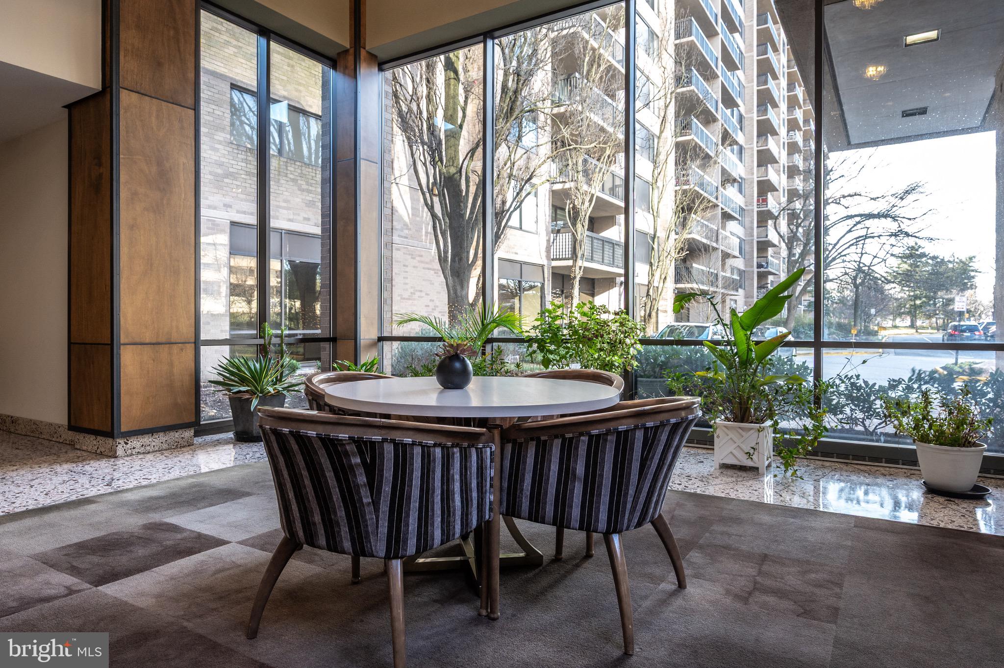 SKYLINE HOUSE - Residential