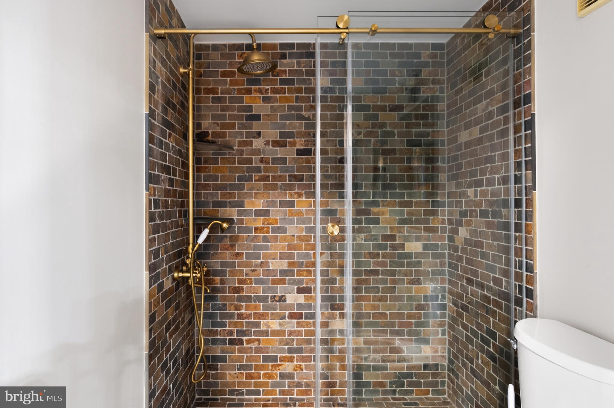 SKYLINE HOUSE - Residential