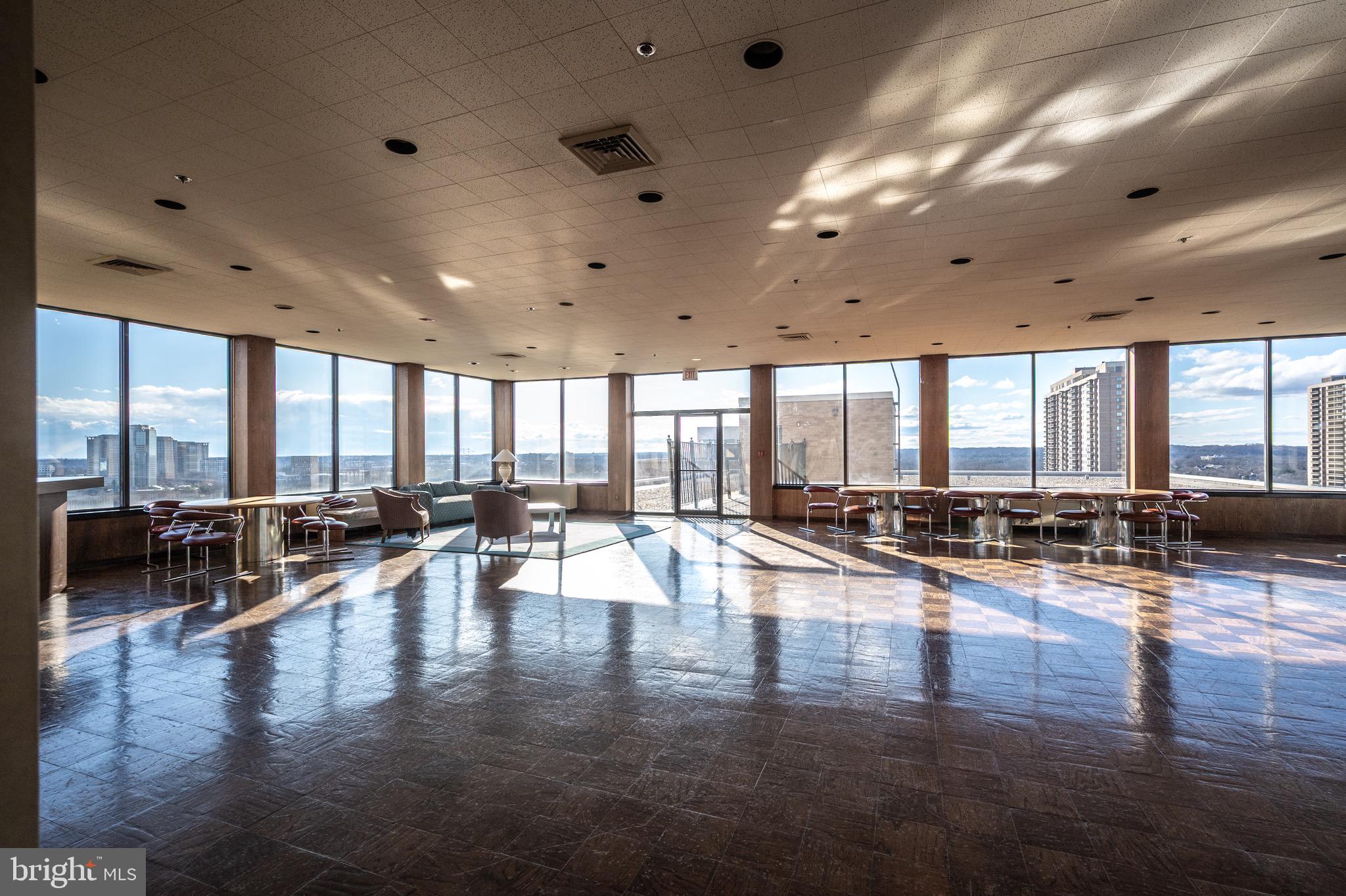 SKYLINE HOUSE - Residential