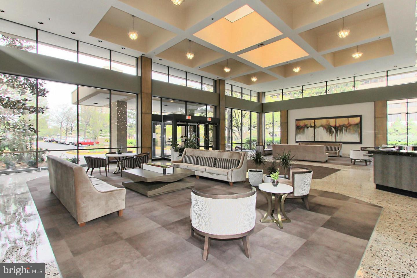 SKYLINE HOUSE - Residential