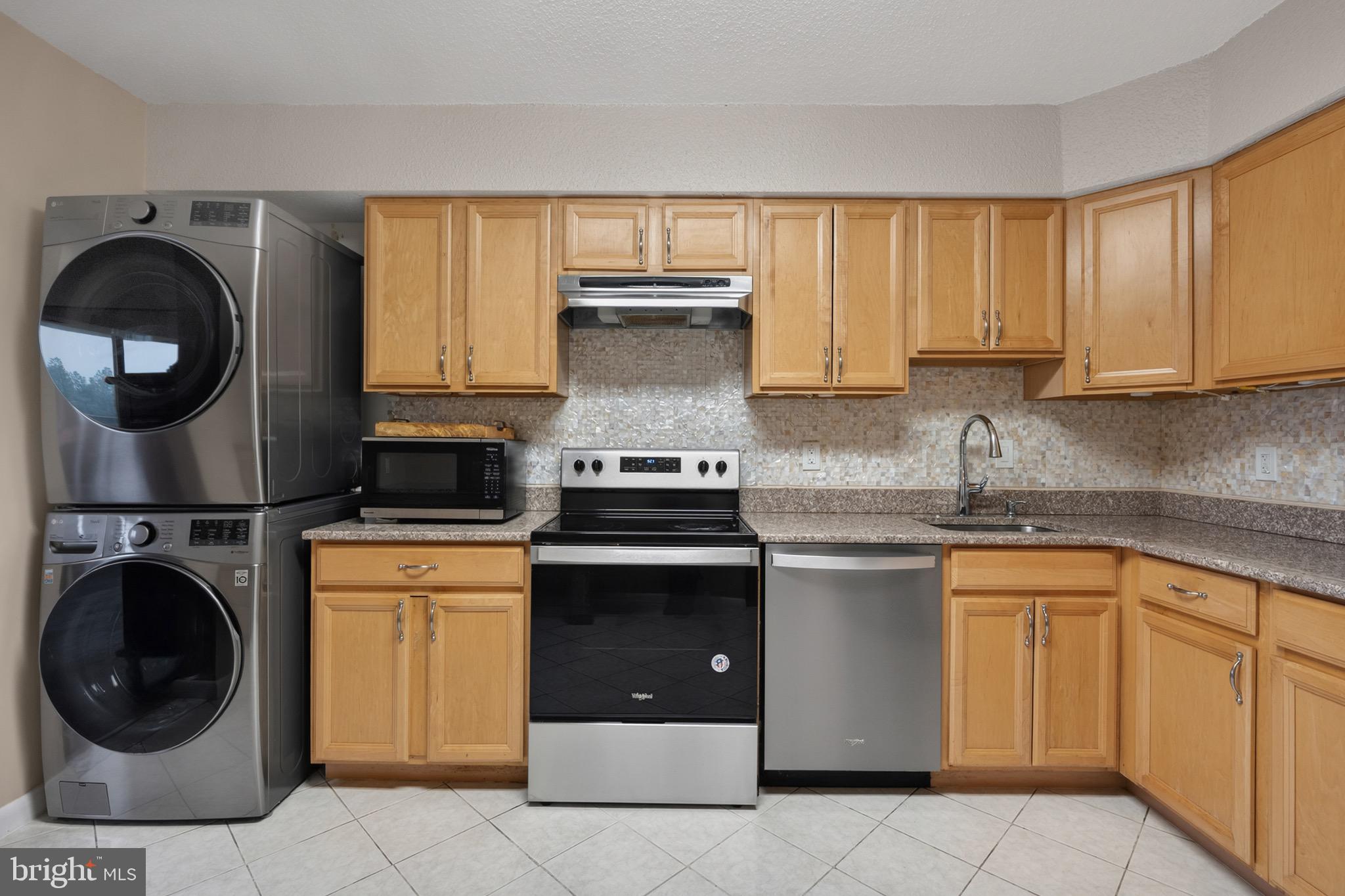 SKYLINE HOUSE - Residential