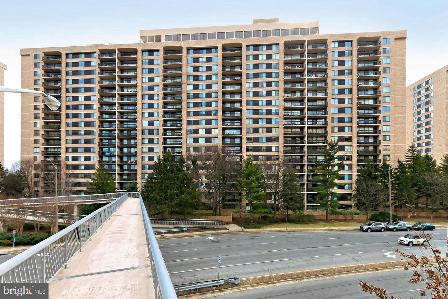 SKYLINE HOUSE - Residential