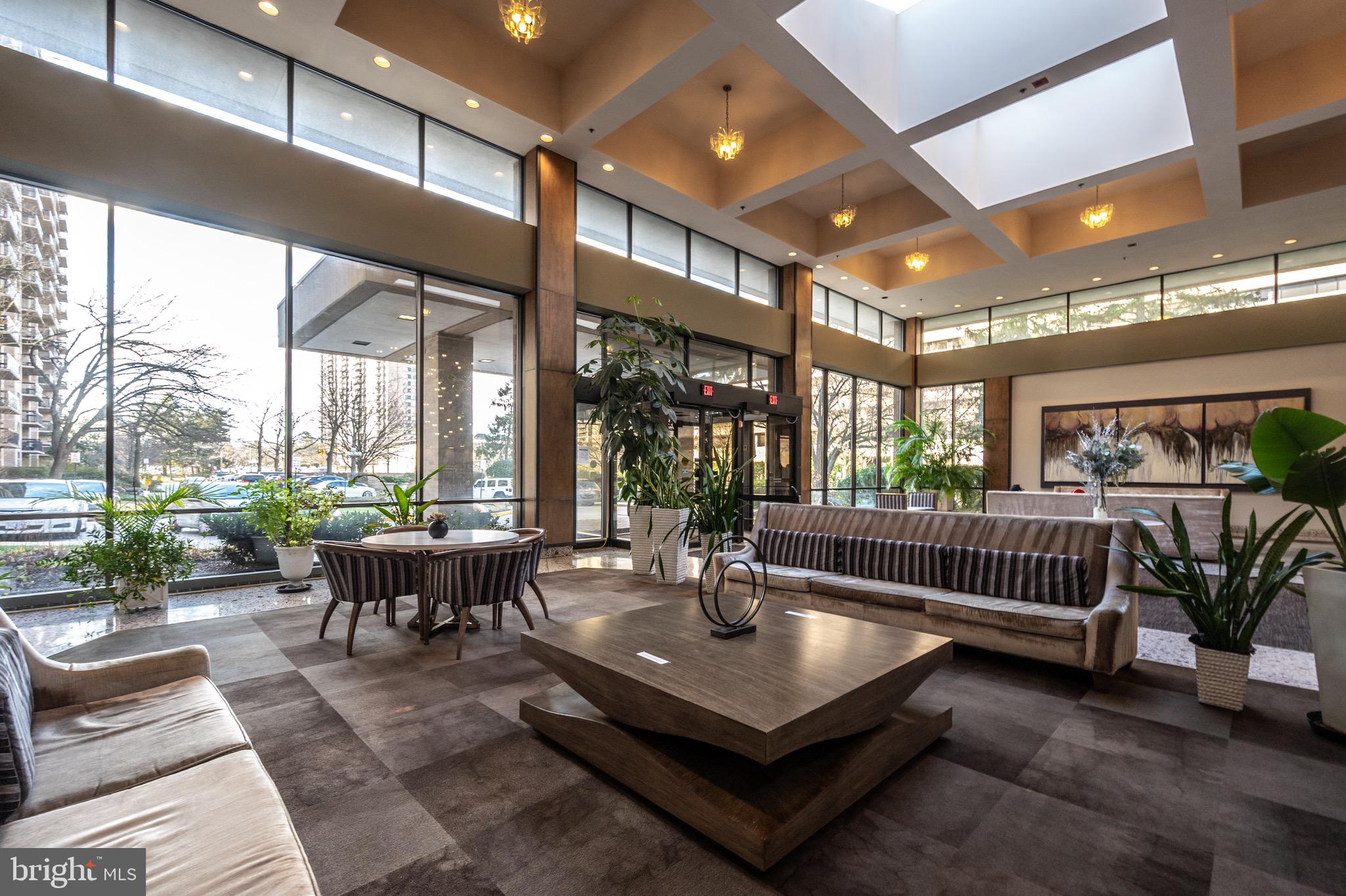 SKYLINE HOUSE - Residential