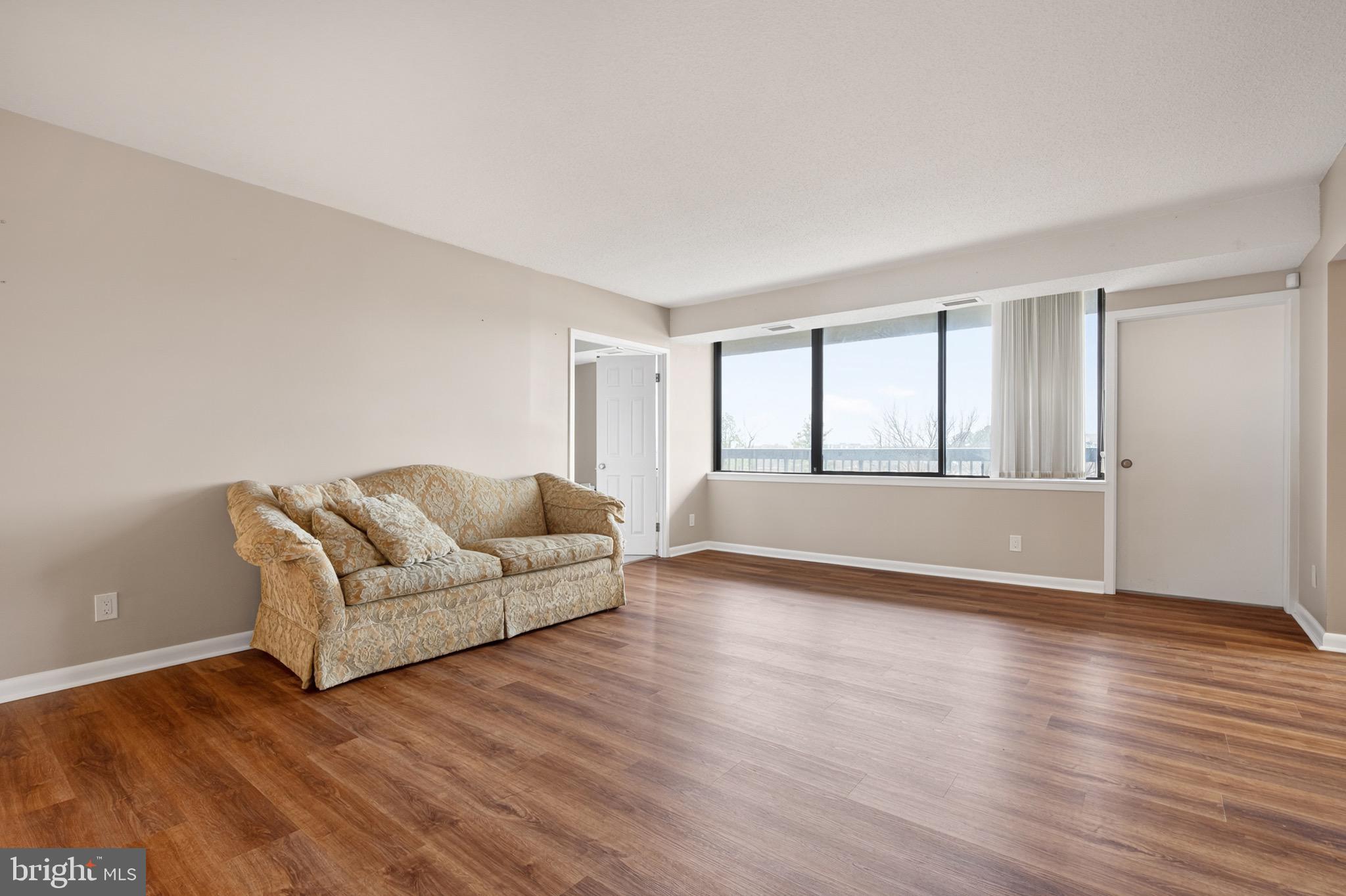 SKYLINE HOUSE - Residential