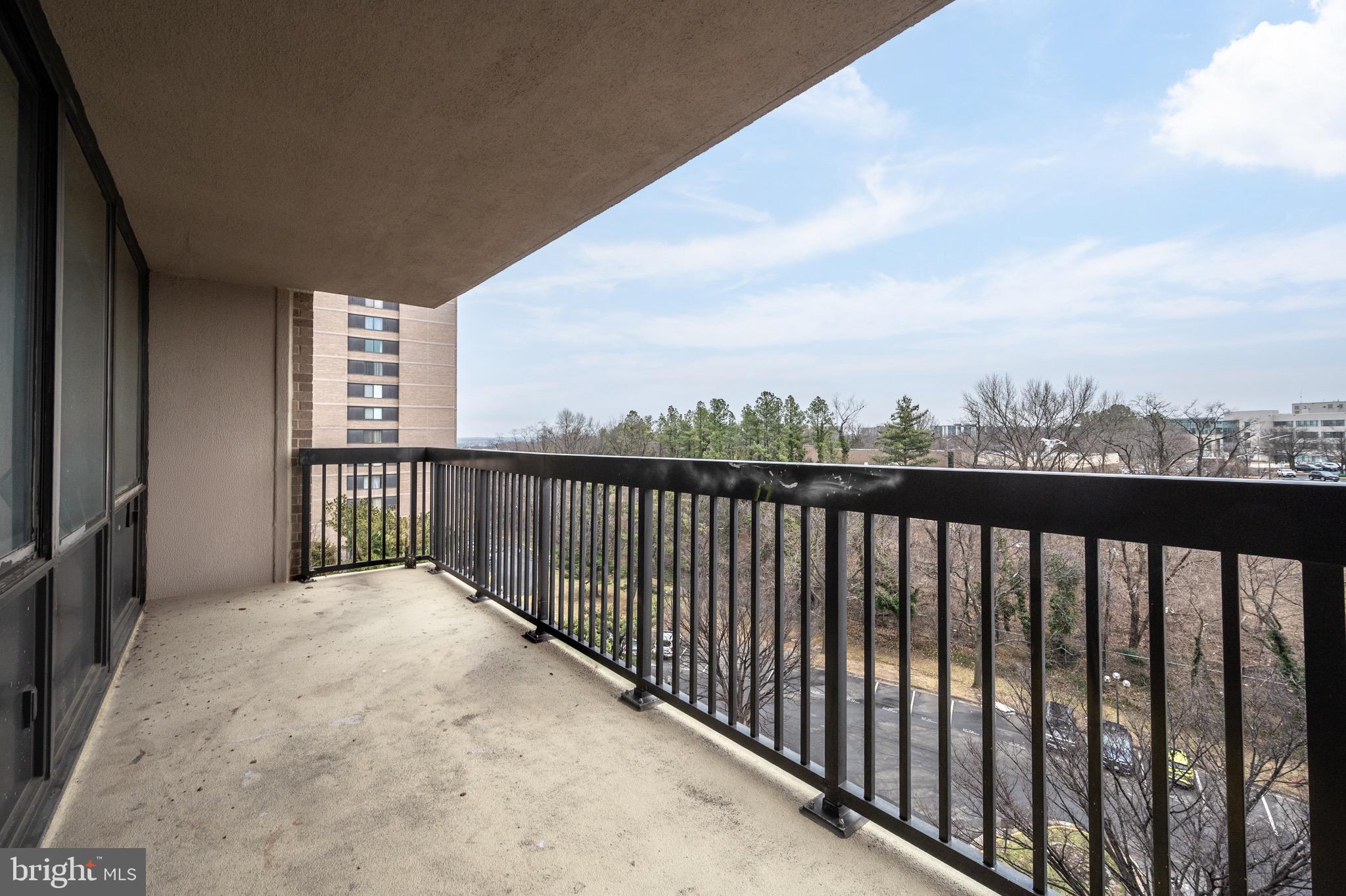 SKYLINE HOUSE - Residential