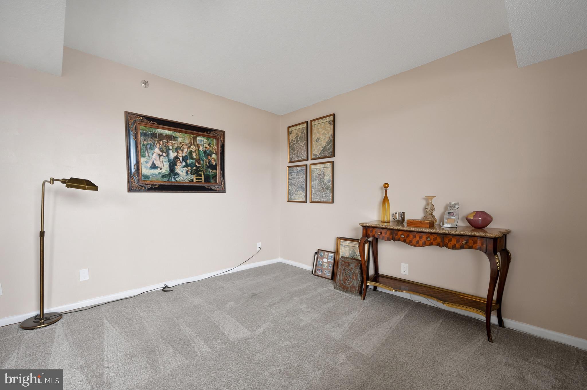 SKYLINE HOUSE - Residential