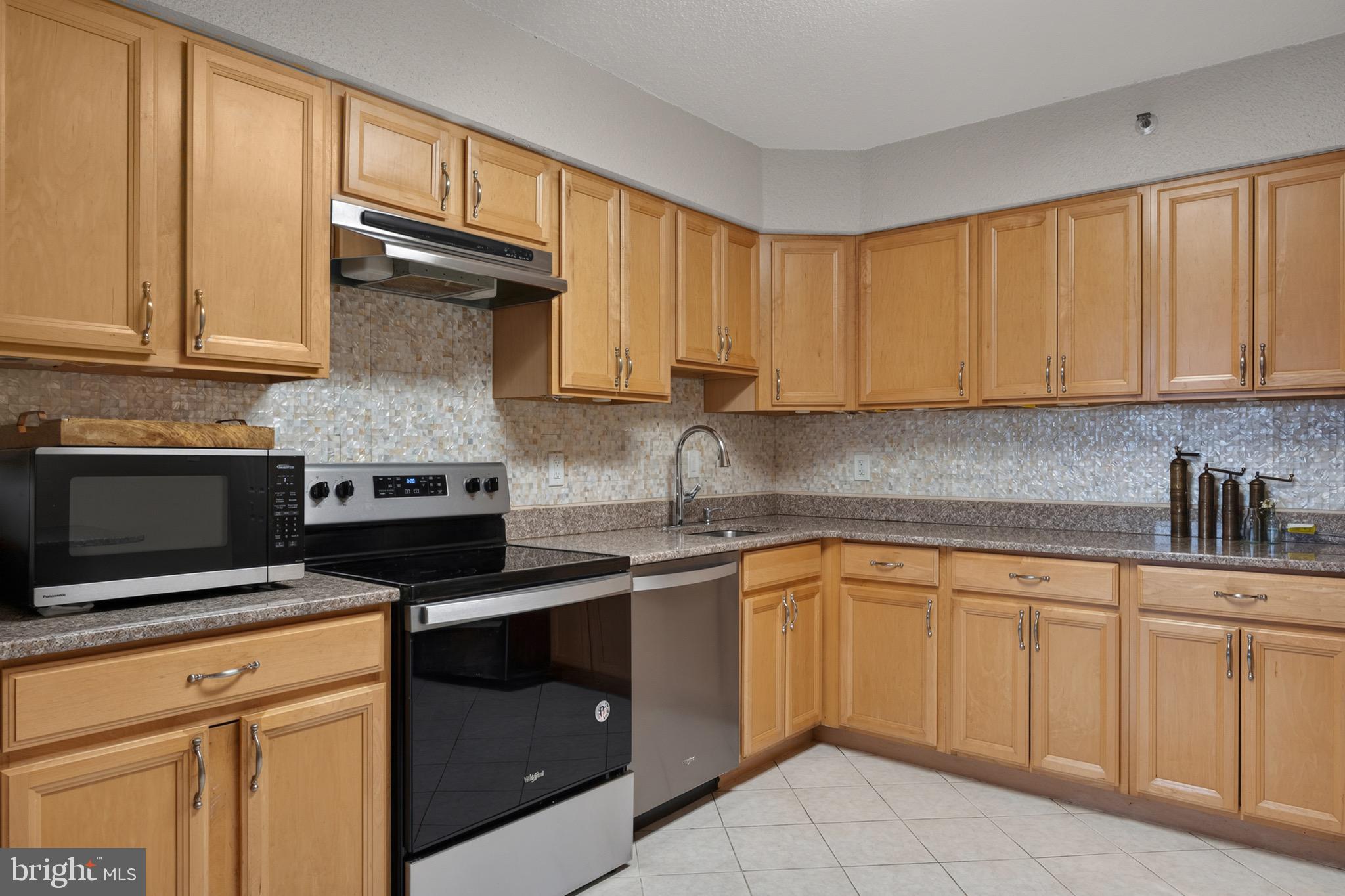 SKYLINE HOUSE - Residential