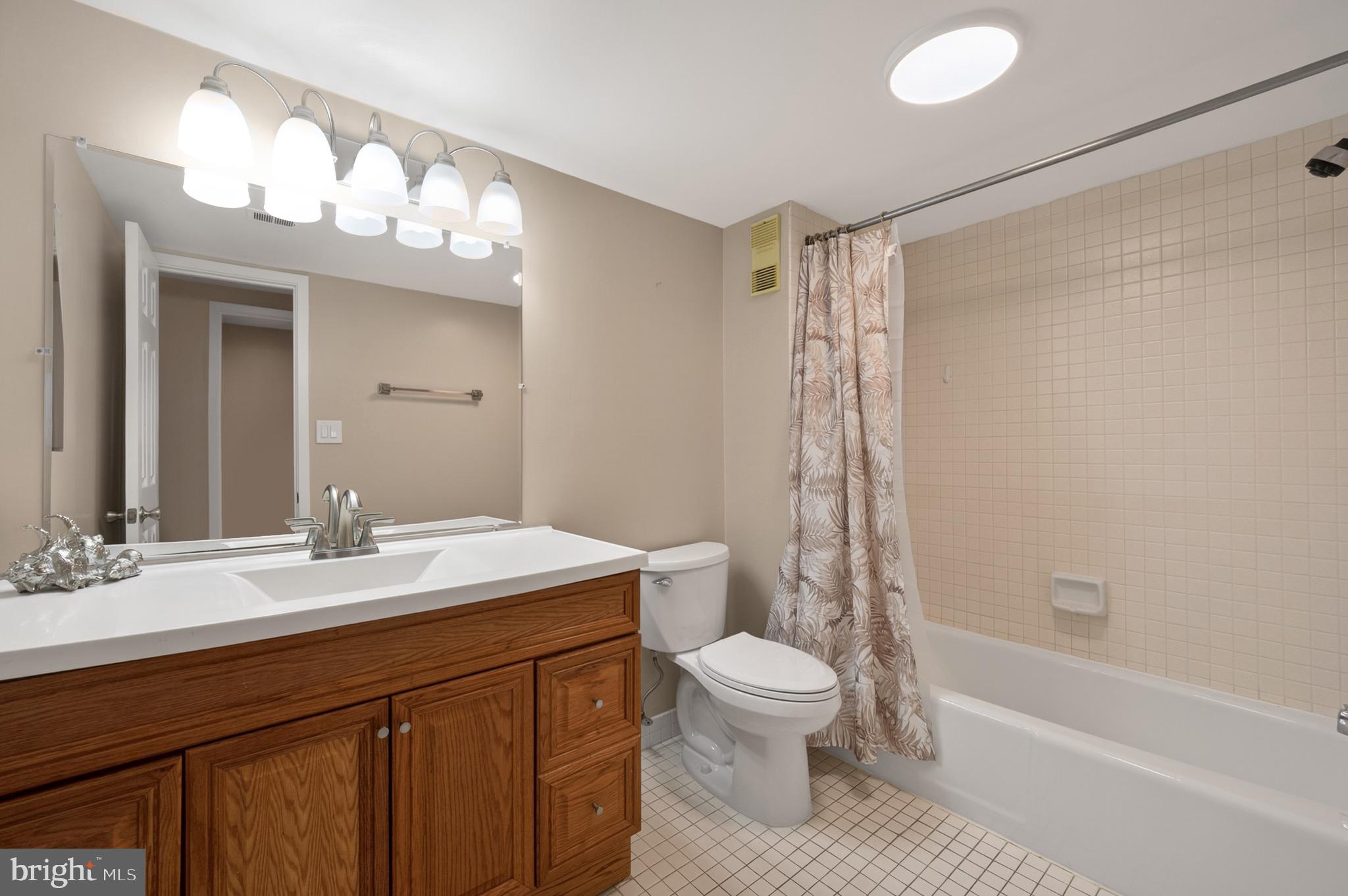 SKYLINE HOUSE - Residential