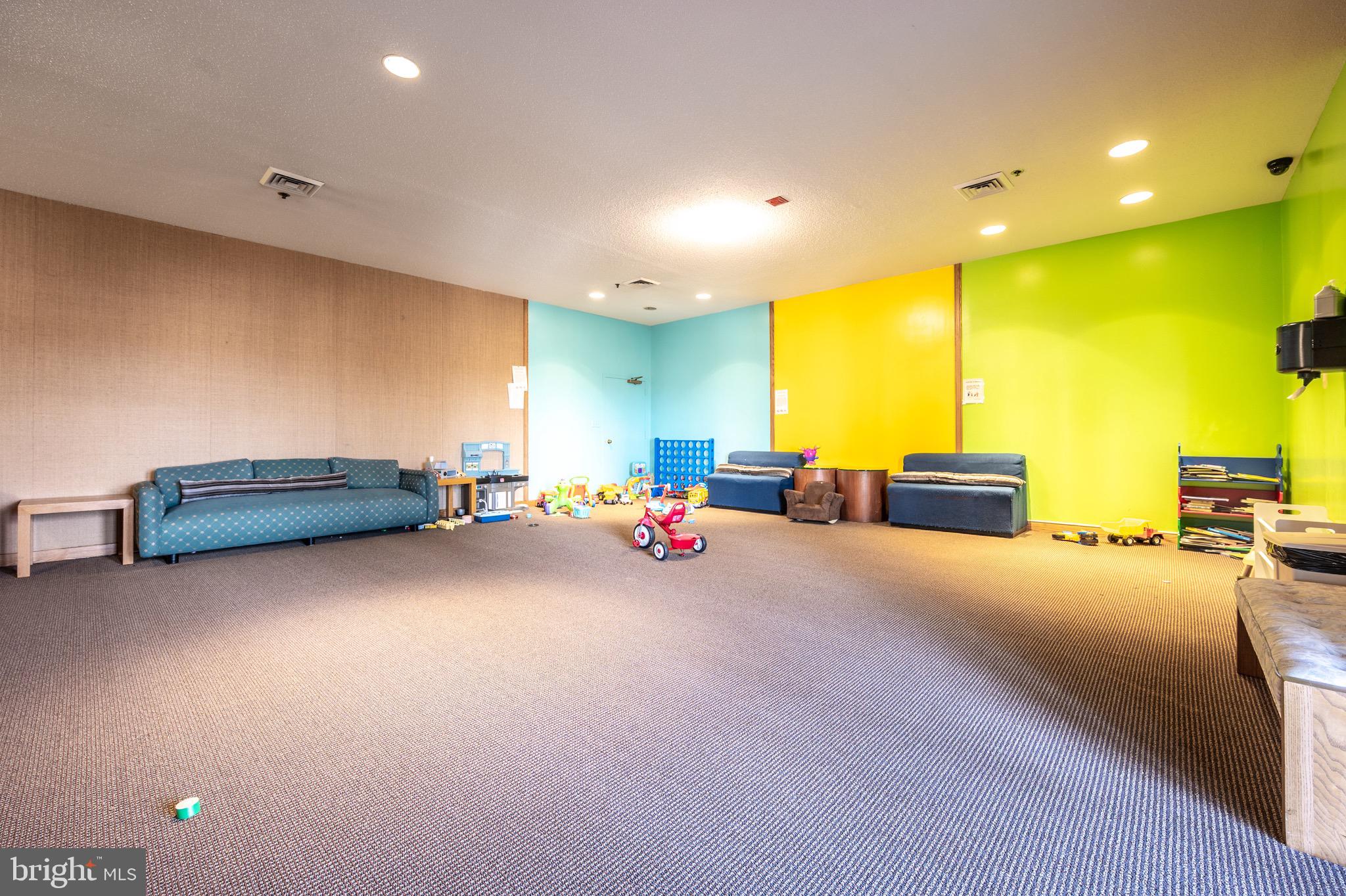 SKYLINE HOUSE - Residential