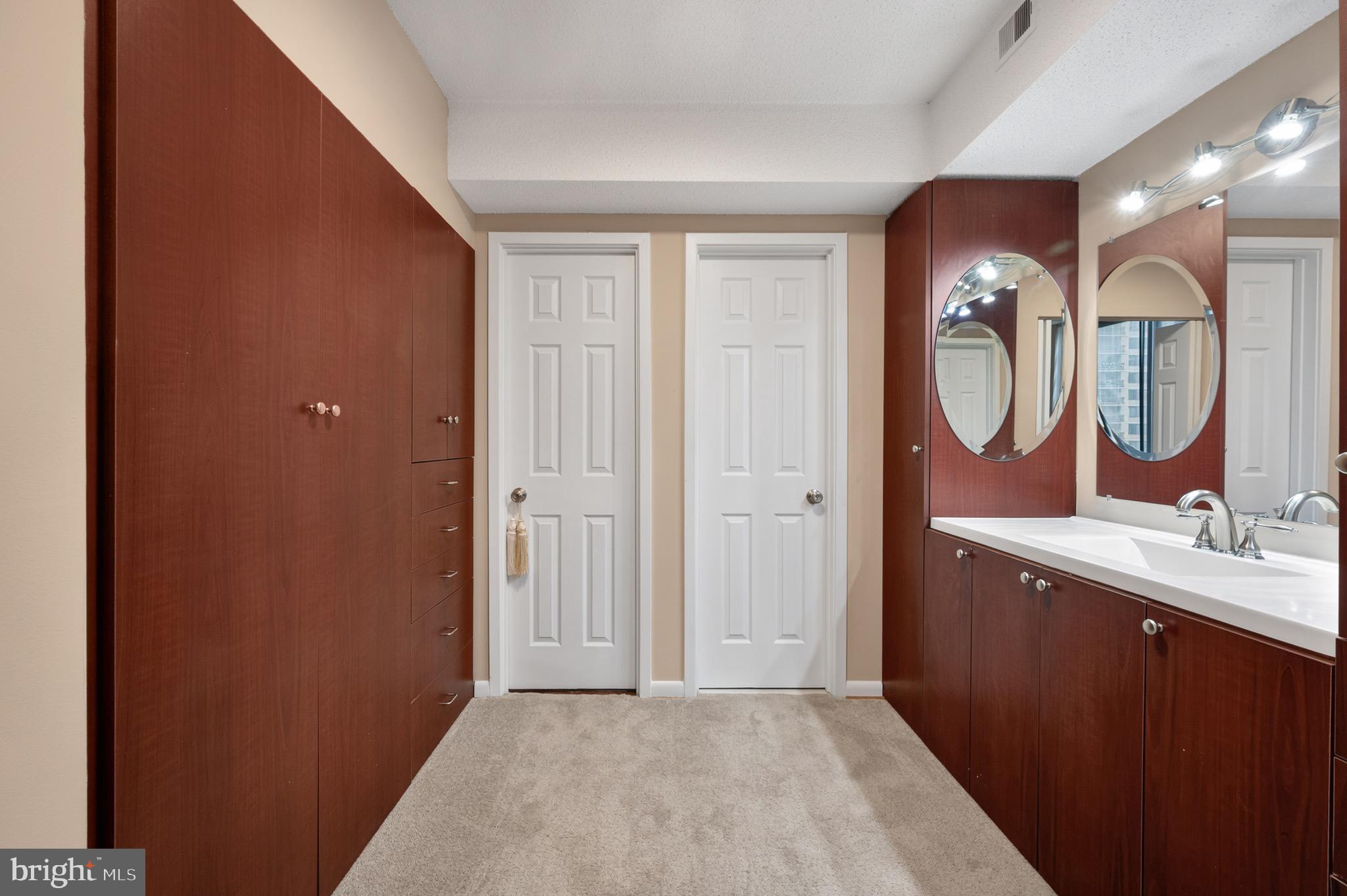 SKYLINE HOUSE - Residential