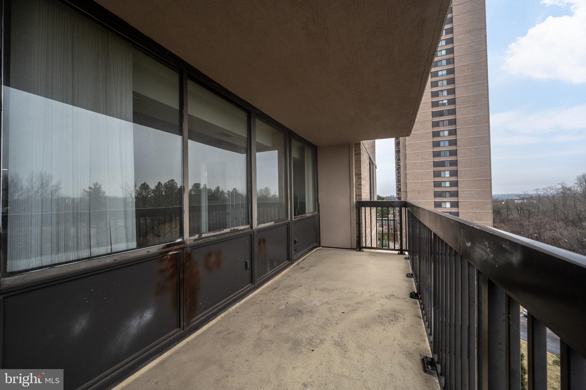 SKYLINE HOUSE - Residential