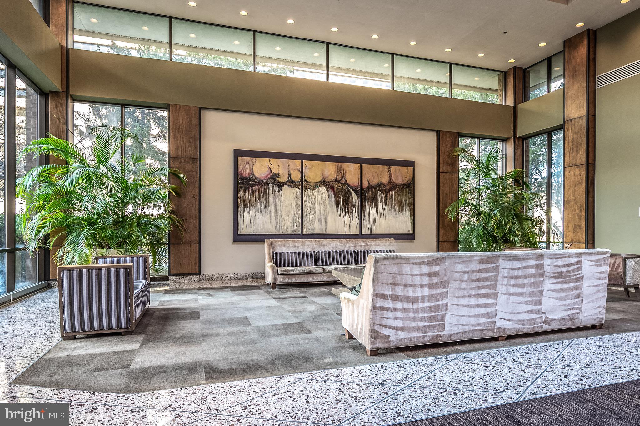 SKYLINE HOUSE - Residential