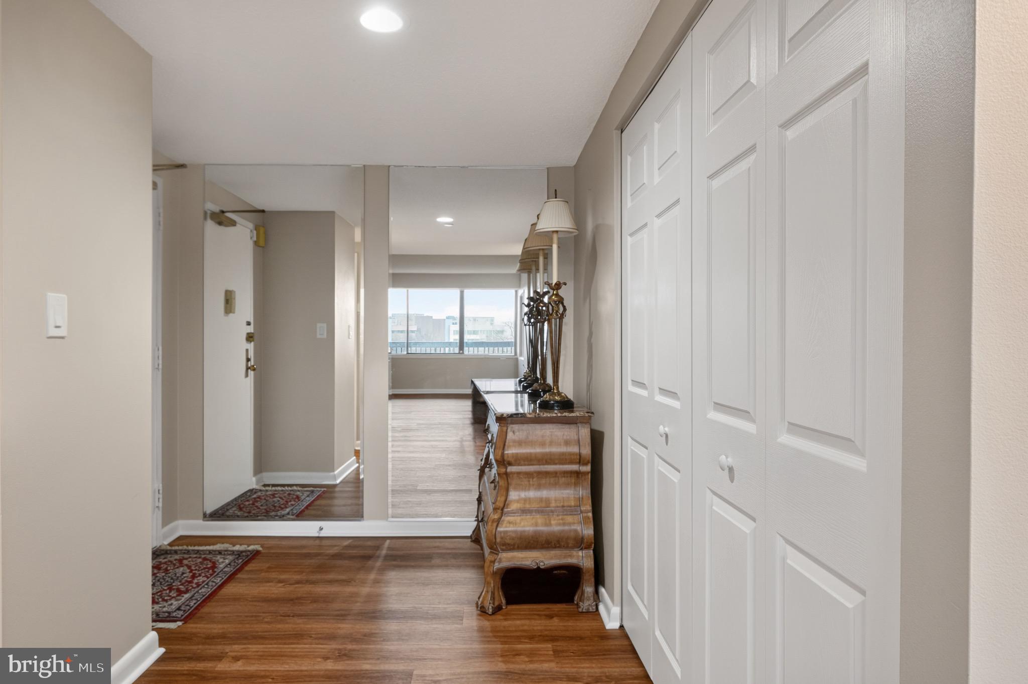 SKYLINE HOUSE - Residential