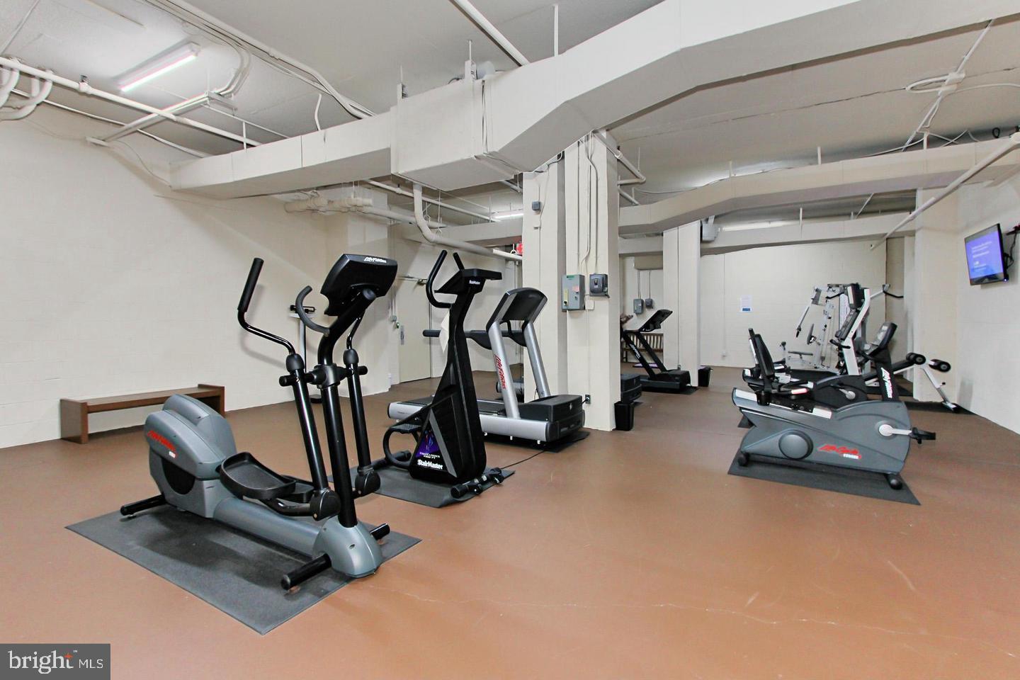 SKYLINE HOUSE - Residential