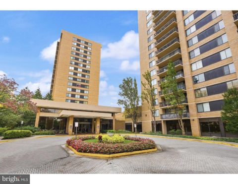 Photo of 3709 S George Mason Drive #406-E, FALLS CHURCH, VA 22041 (MLS # VAFX2290104)
