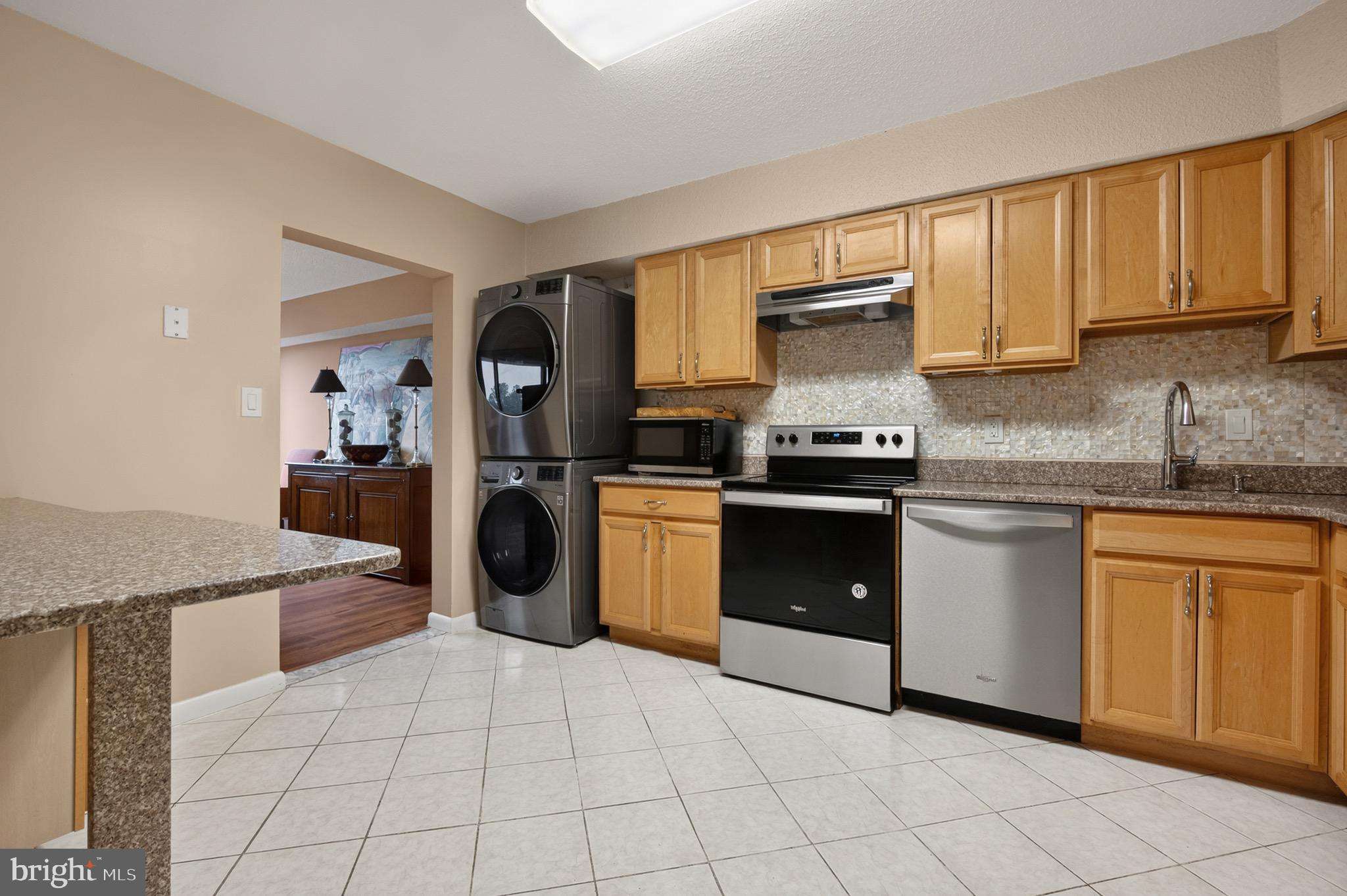 SKYLINE HOUSE - Residential