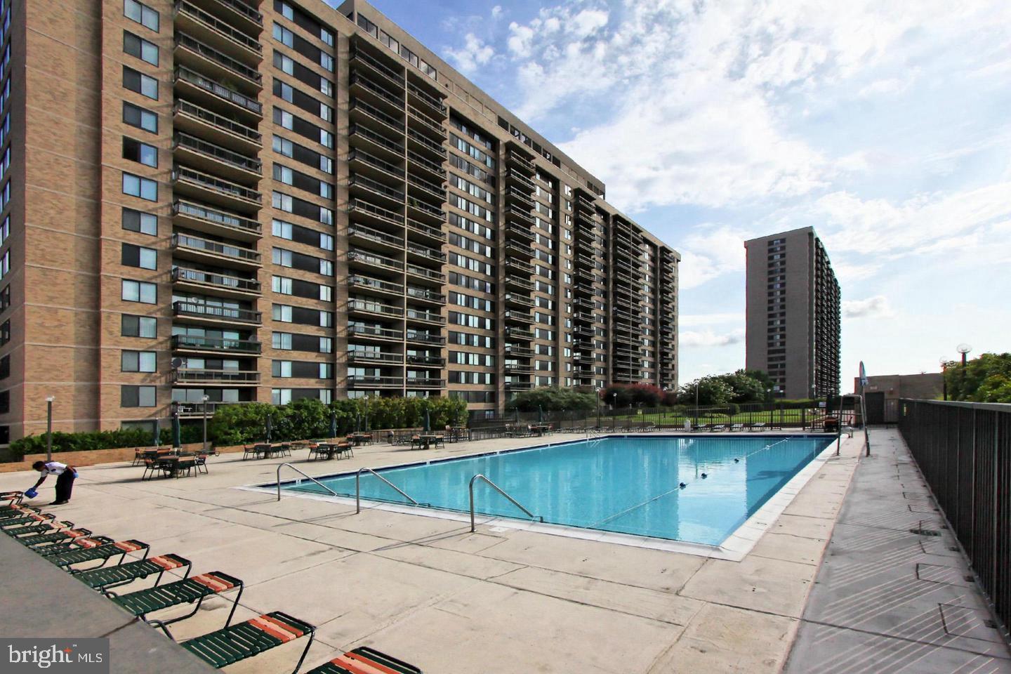 SKYLINE HOUSE - Residential