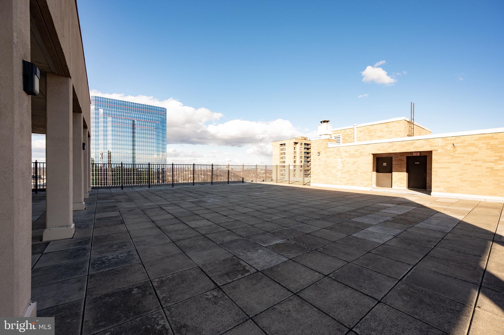 SKYLINE HOUSE - Residential