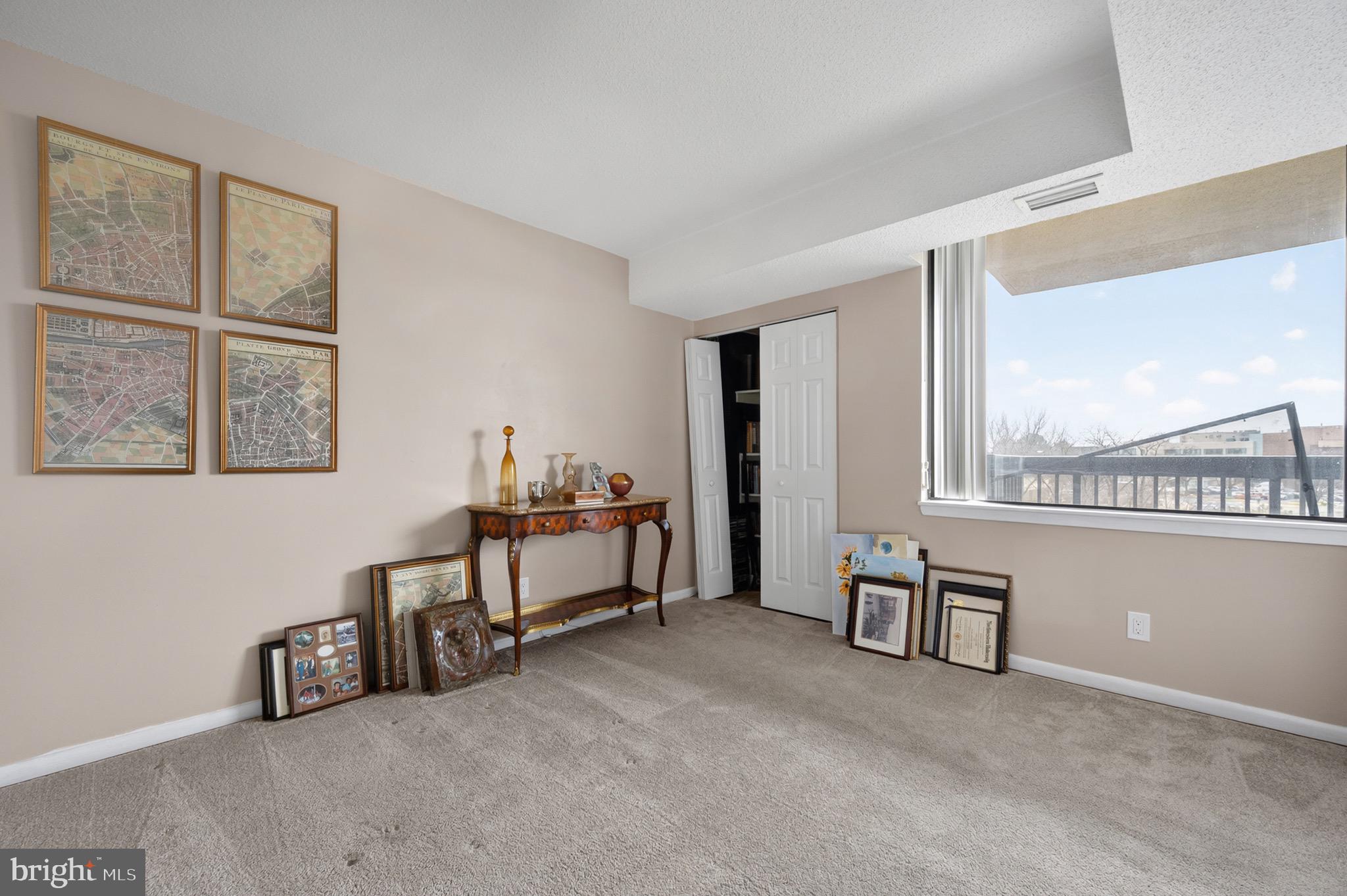 SKYLINE HOUSE - Residential