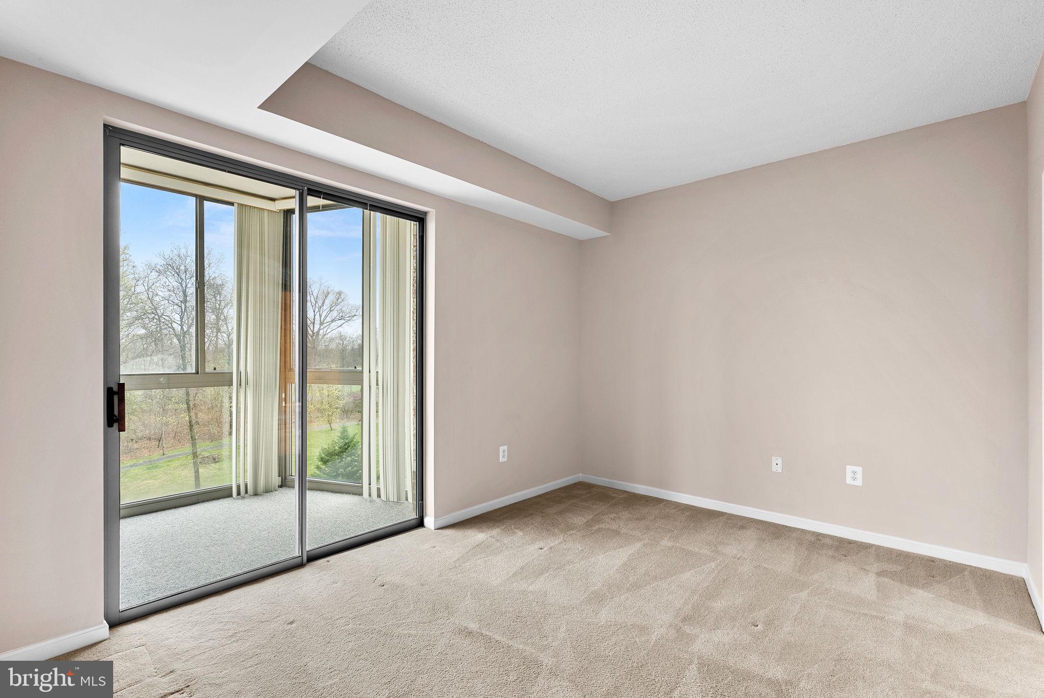 LANSDOWNE WOODS - Residential