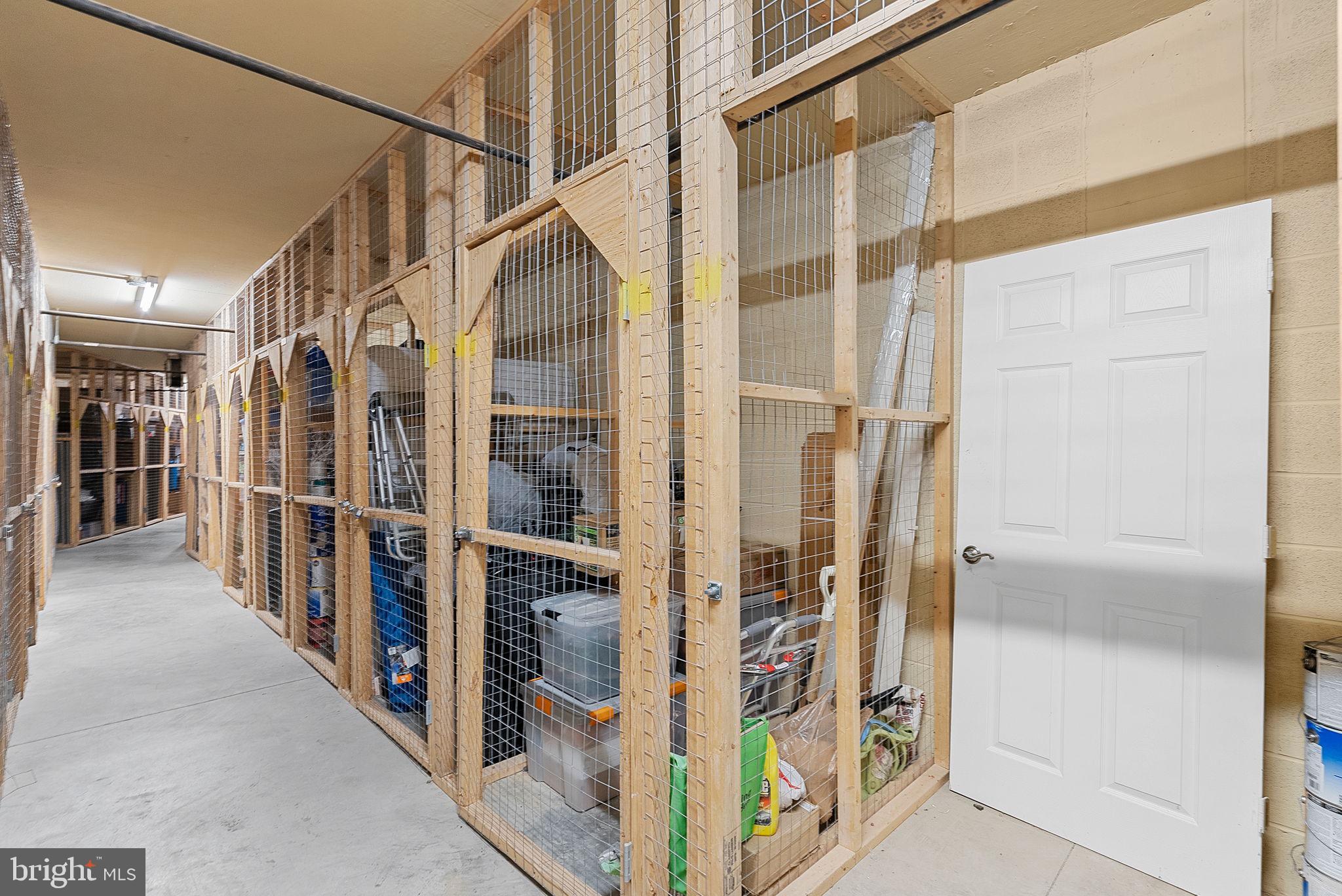 LANSDOWNE WOODS - Residential