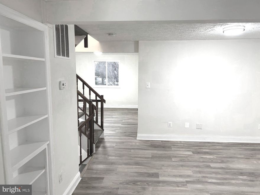 *BEAUTIFULLY UPDATED CORNER TOWNHOUSE OFFERING THREE FULLY FINISHED LEVELS, WITH 3 SPACIOUS BEDROOMS, 2 FULL BATHROOMS, AND 1 ADDITIONAL HALF BATH(POWDER ROOM).  THIS PROPERTY FEATURES A UPGRADE FULLY FINISHED WALK-OUT BASEMENT,  WITH A DEN CAN USE AS A  4TH BEDROOM/OFFICE WITH NEW CLOSET, RECREATION ROOM WITH FIREPLACE, AND A WALKOUT FENCED BACK-YARD, IDEAL FOR EXTRA LIVING OR ENTERTAINING. RECENT UPGRADES INCLUDE  NEW FLOORING THROUGHOUT, NEW WINDOWS, A KITCHEN WITH NEW GRANITE COUNTERTOPS, AND UPDATED BATHROOMS.   NEW IN-UNIT LAUNDRY, UPDATED LIGHTS, DOORS.  - EXCELLENT LOCATION - GREAT SCHOOLS - RESTAURANTS - SHOPPING CENTERS - MAJOR ROUTES: 28-29-I-66, BRADOCK RD, AND JUST 10 MINUTES AWAY FROM DULLES AIRPORT- CLOSE TO GEORGE MASON, PERFECT LOCATION FOR COMMUNITIES, MOVE-IN-READY.