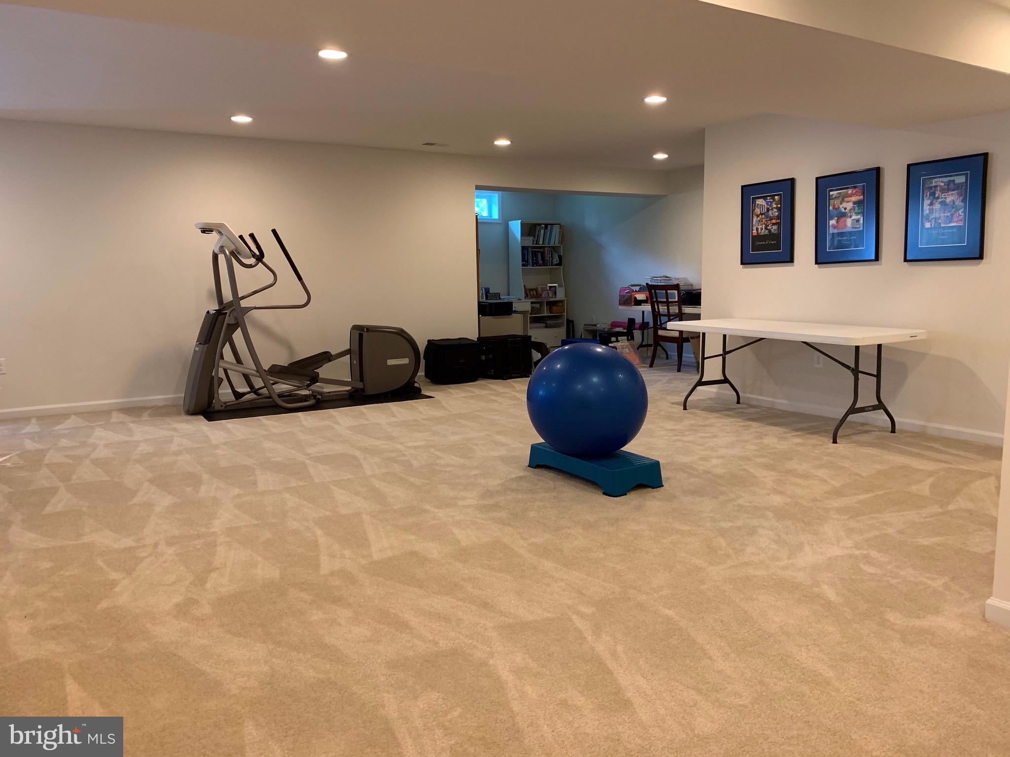 SEVEN HILLS - Residential Lease